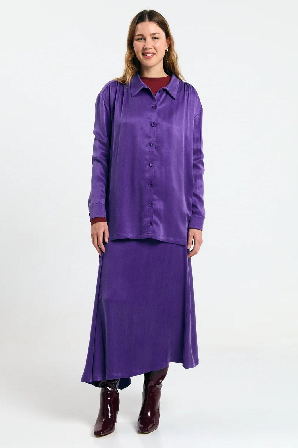 Royal blue Lousa Shirt by SUITE13LAB, featuring a classic button-up design and tailored fit, displayed on a mannequin.