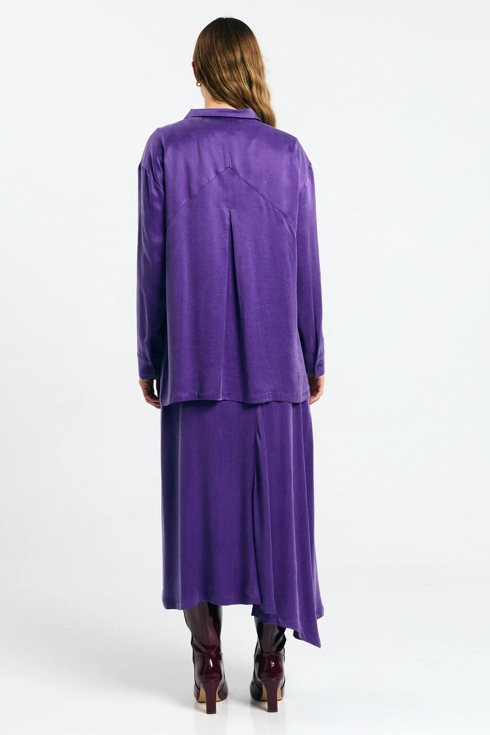 Royal blue Lousa shirt by SUITE13LAB, featuring a classic fit and button-down design, displayed on a mannequin.