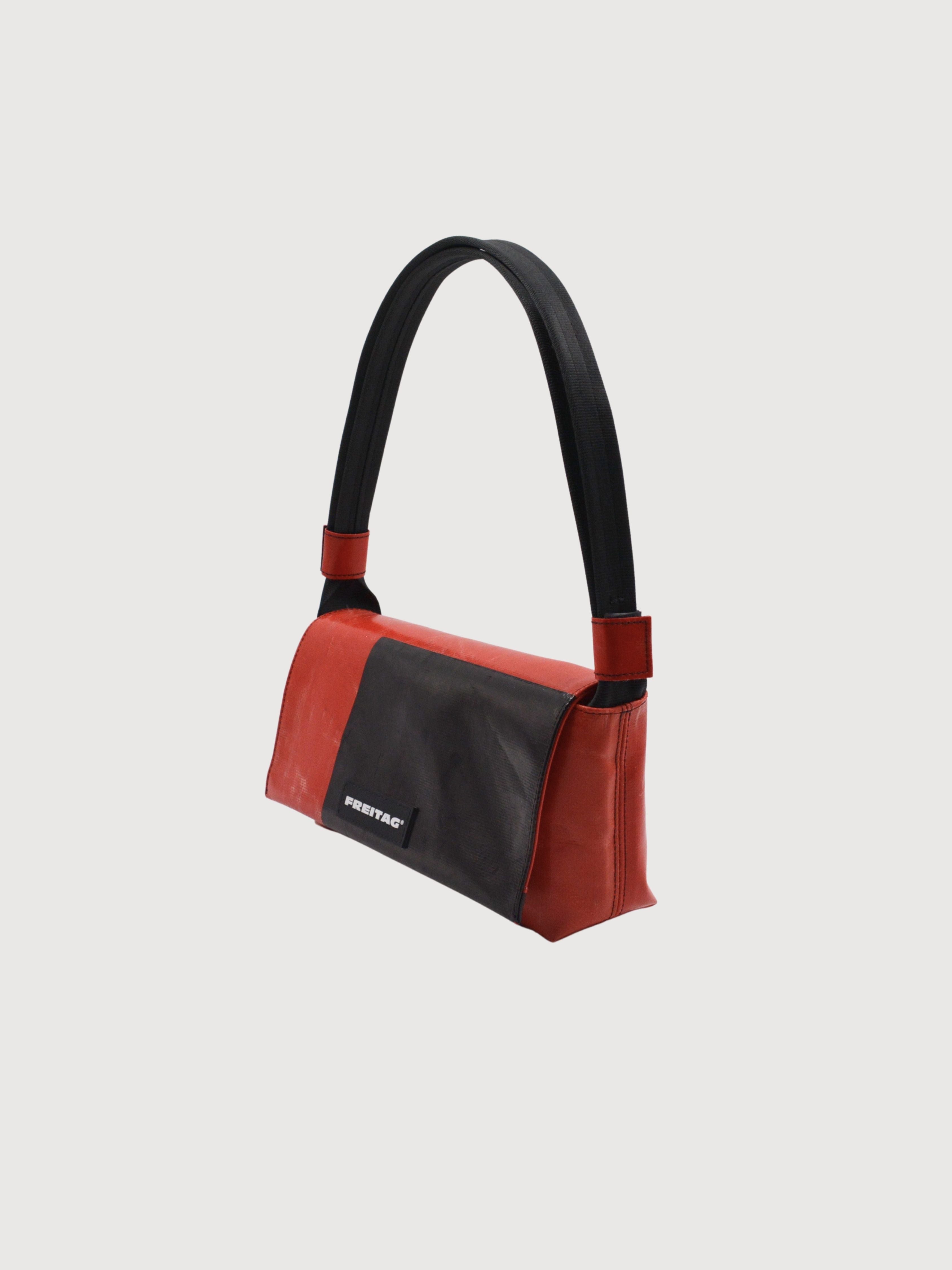 F171 LAURA Umhängetasche Black/Red | FREITAG