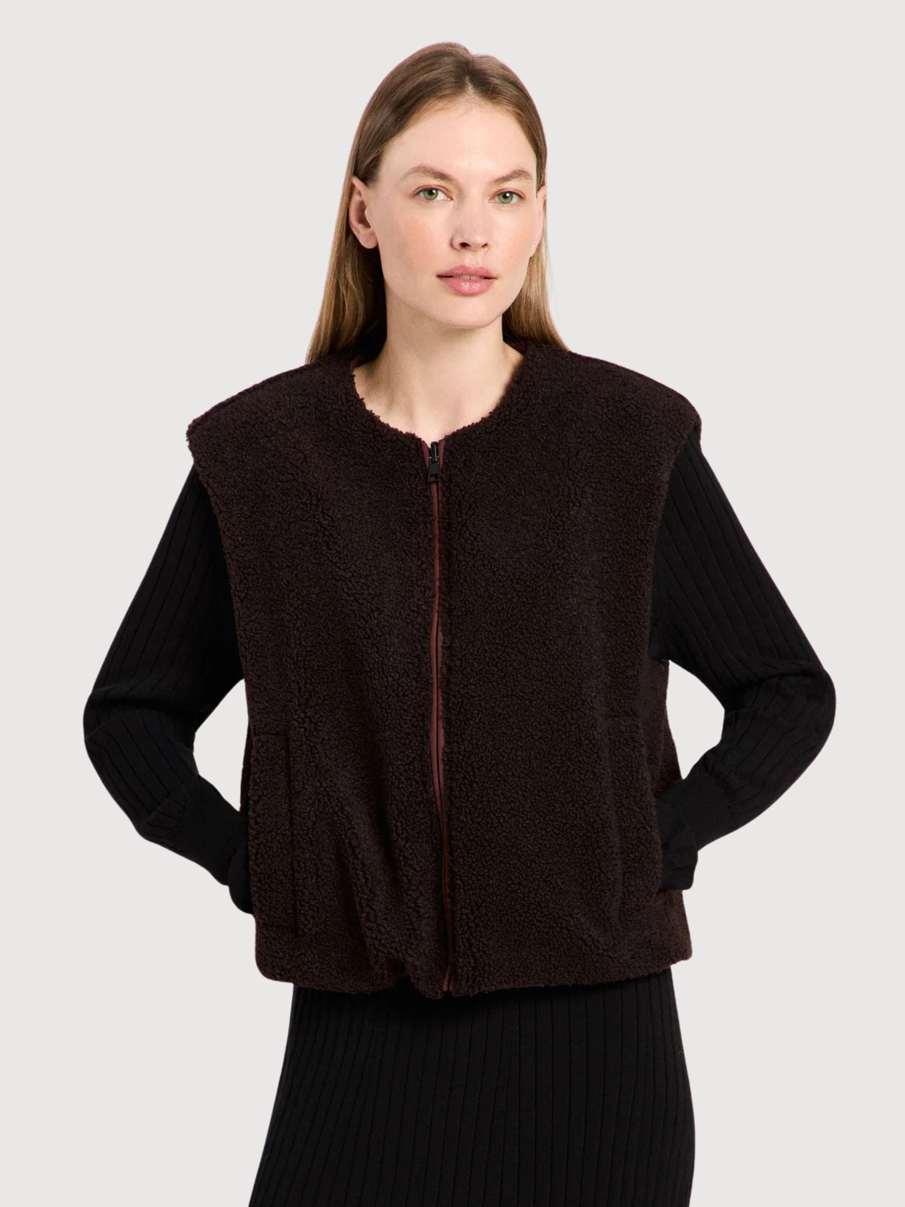 Reversible Vest Bitter Chocolate | Lanius