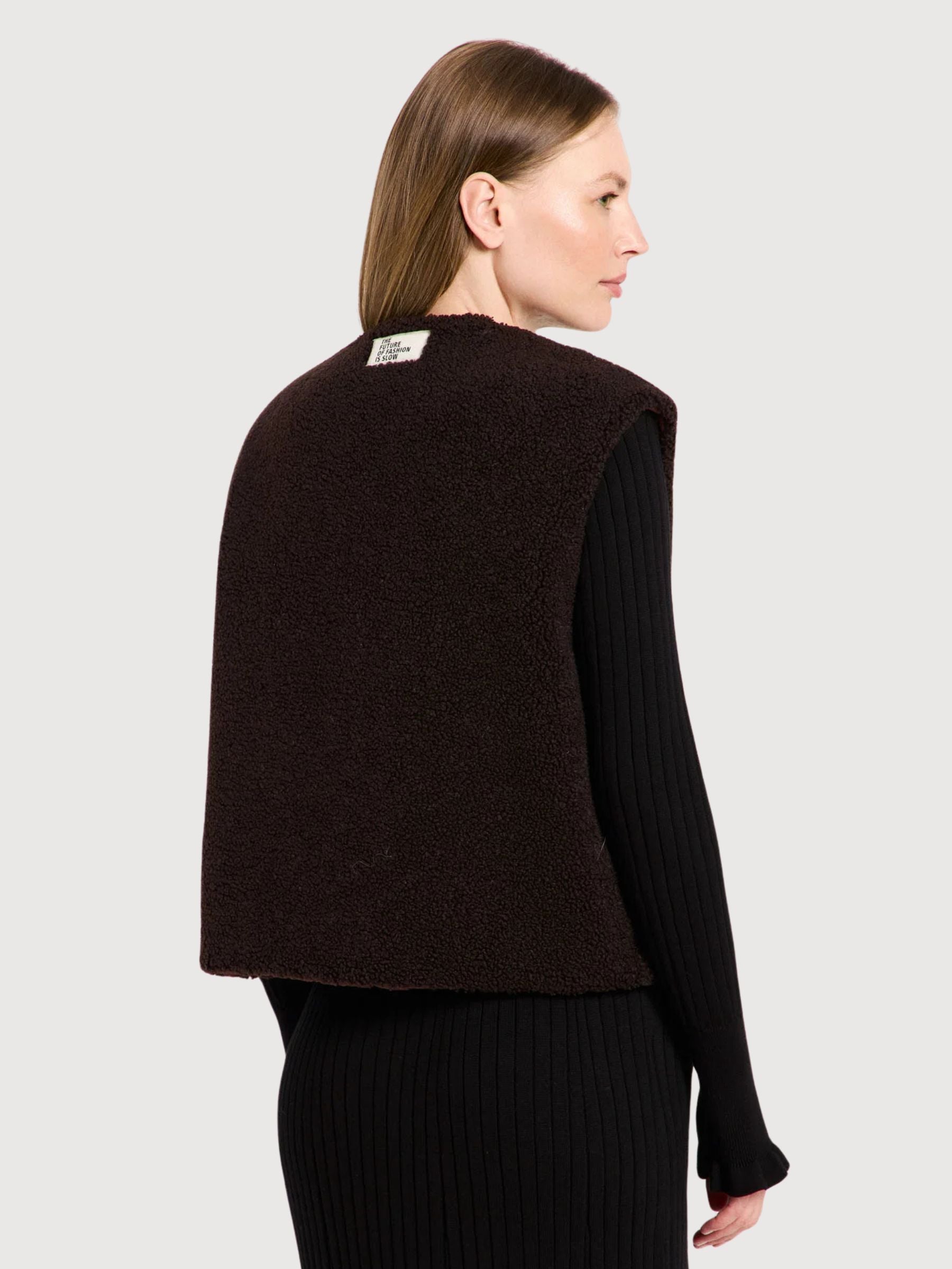 Reversible Vest Bitter Chocolate | Lanius