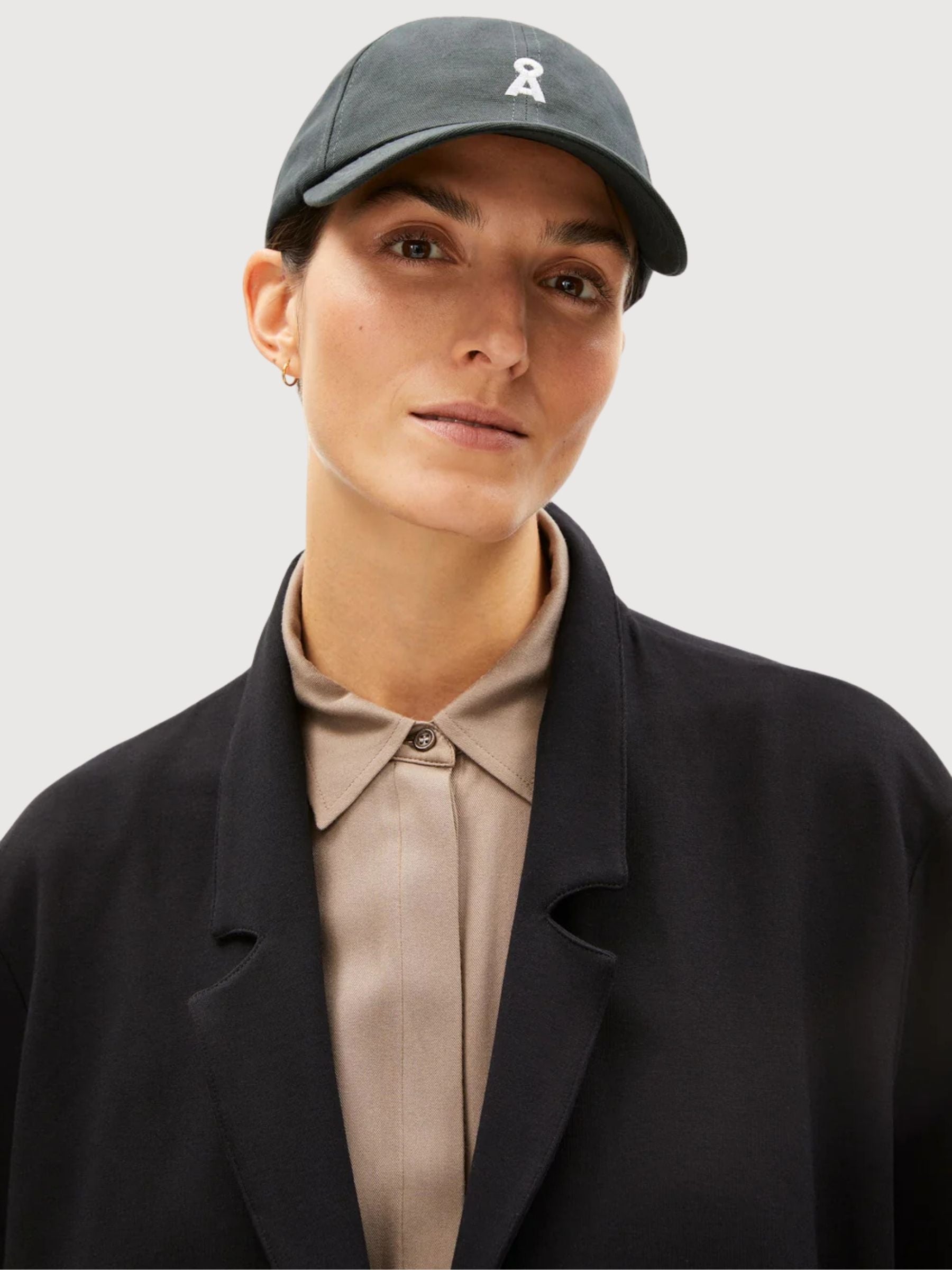 Yenaas Bold Cap W Space Steel | armedangels