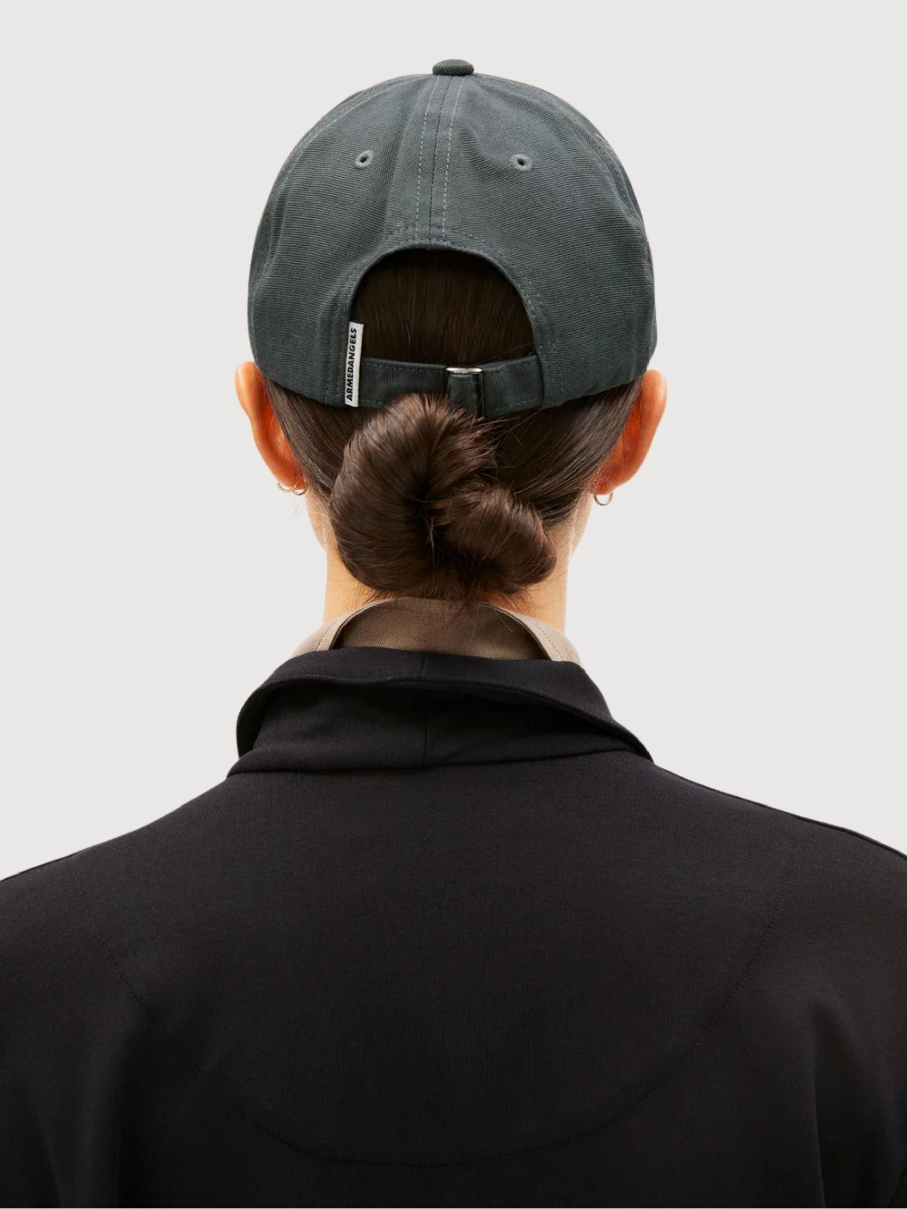 Yenaas Bold Cap W Space Steel | armedangels
