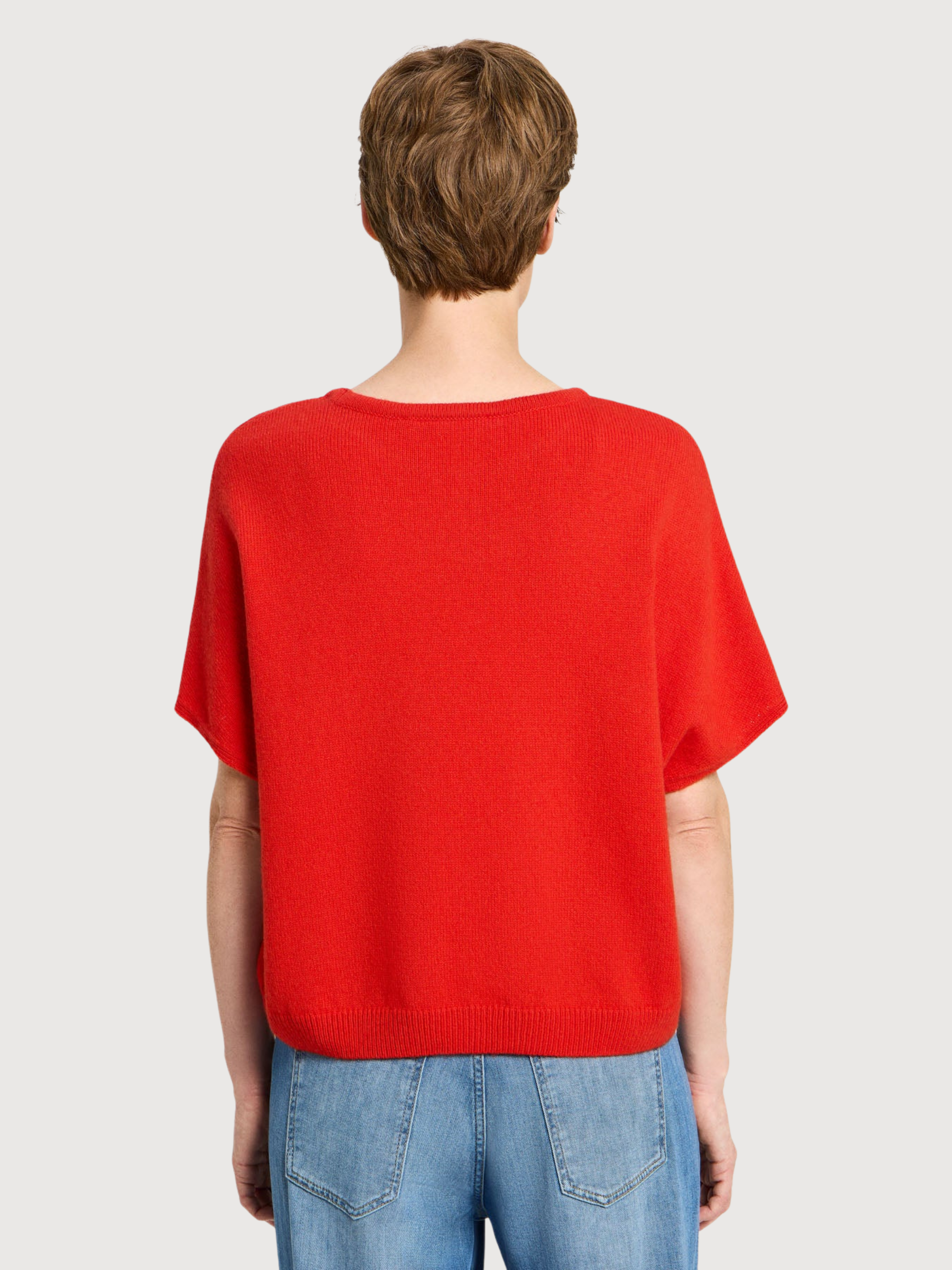 Weste unter roter Frau | LANIUS