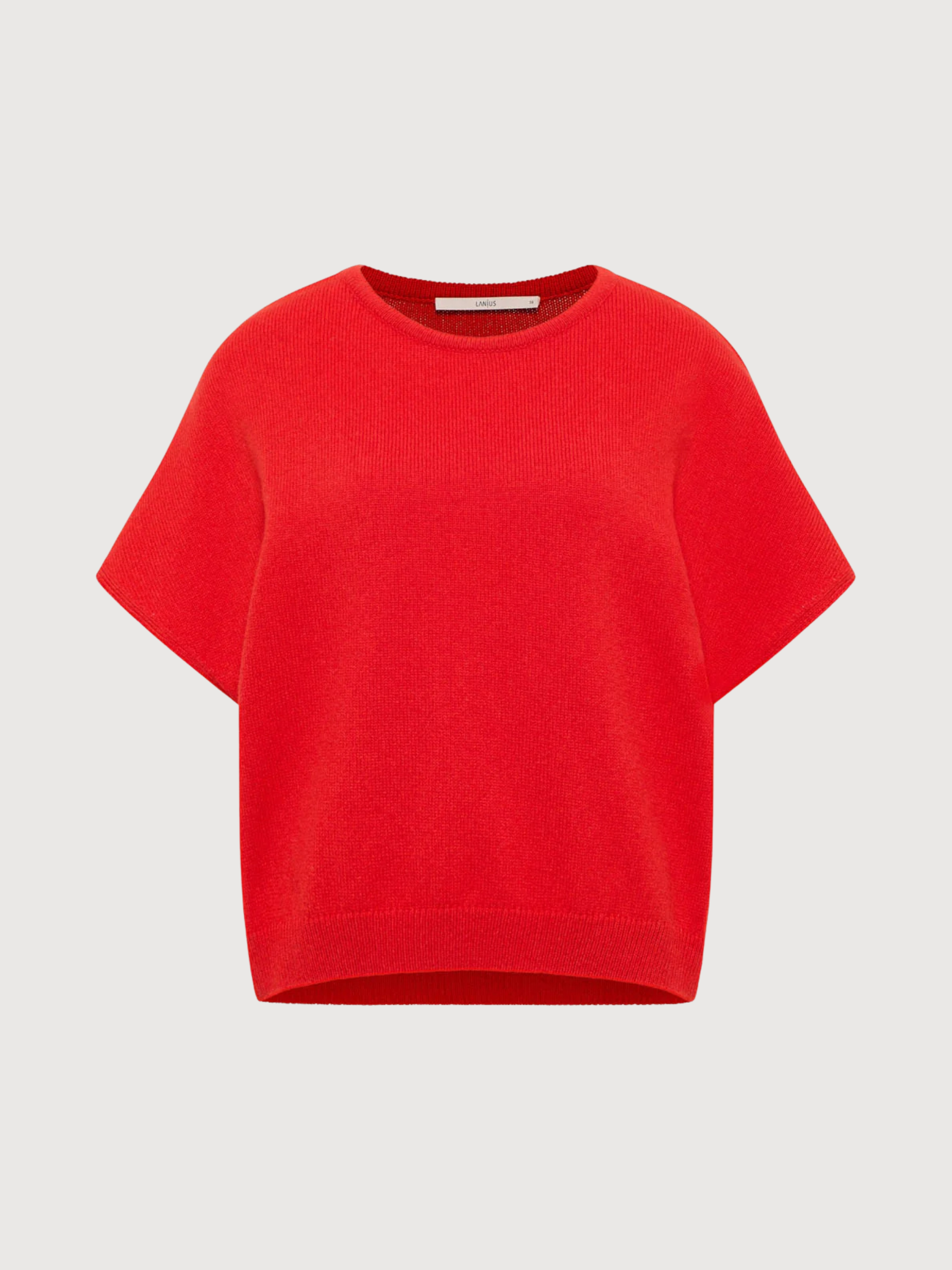 Weste unter roter Frau | LANIUS