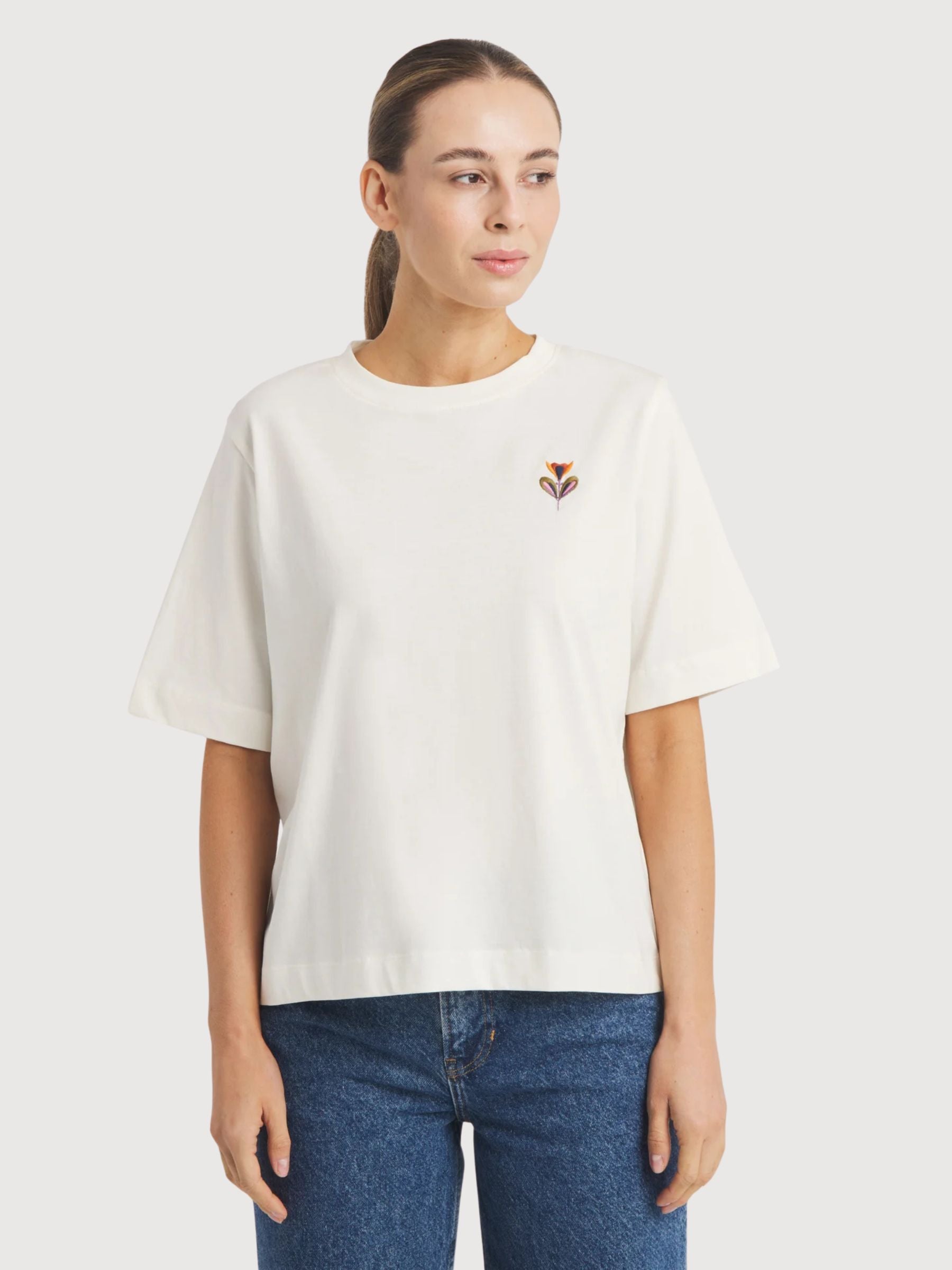 TShirt Vadstena AutumnHarvest EMB White | DEDICATED