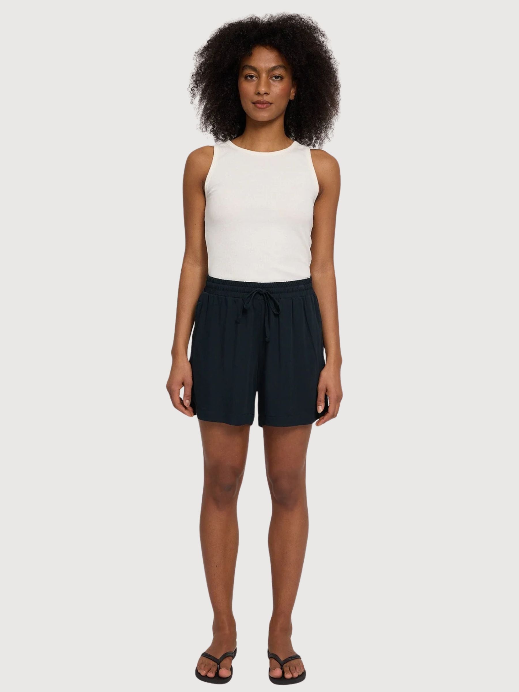 Pantaloncini da donna in viscosa con coulisse, neri | Mazine