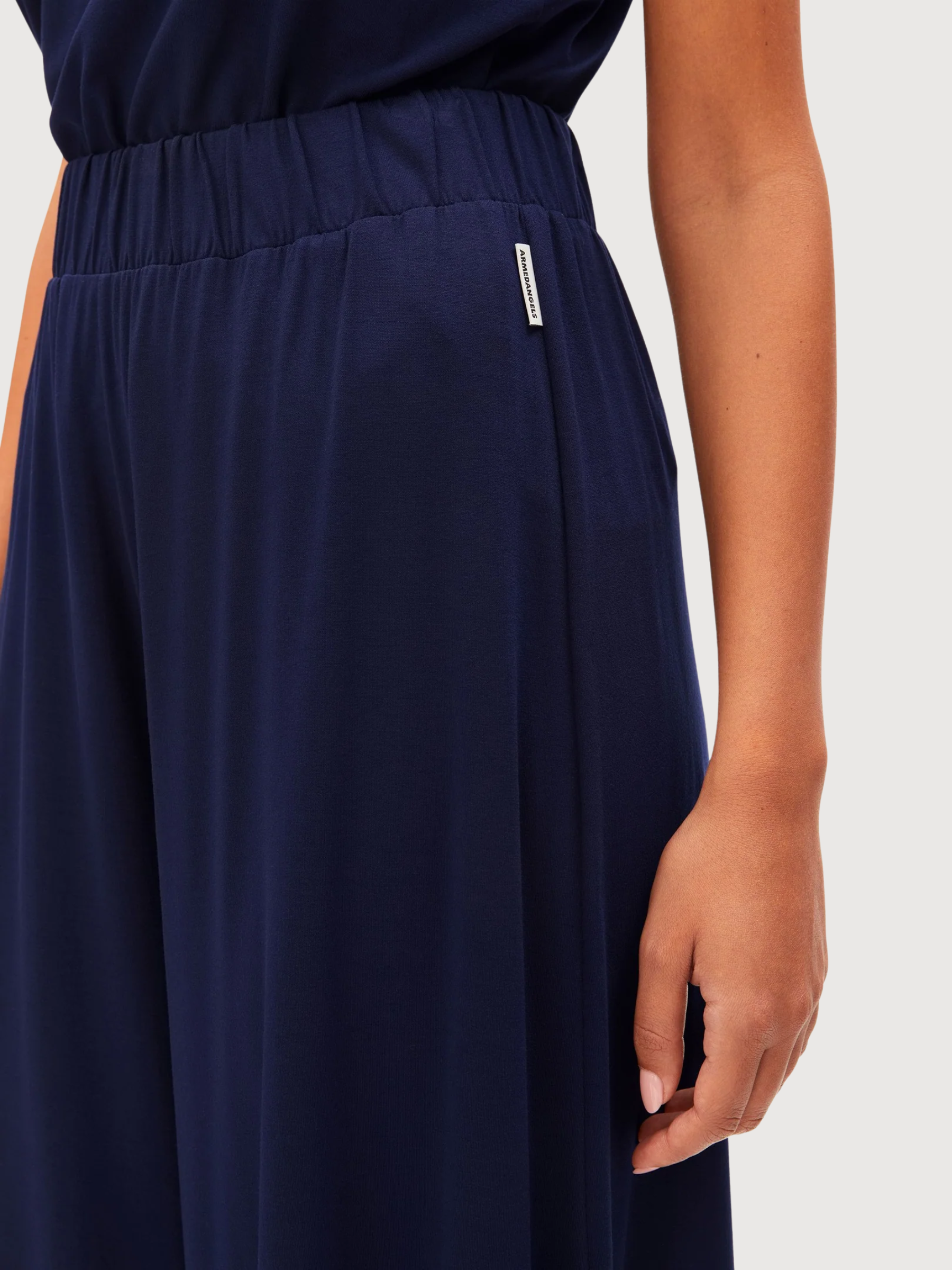 Pantalone cropped in jersey blu scuro | Armedangels