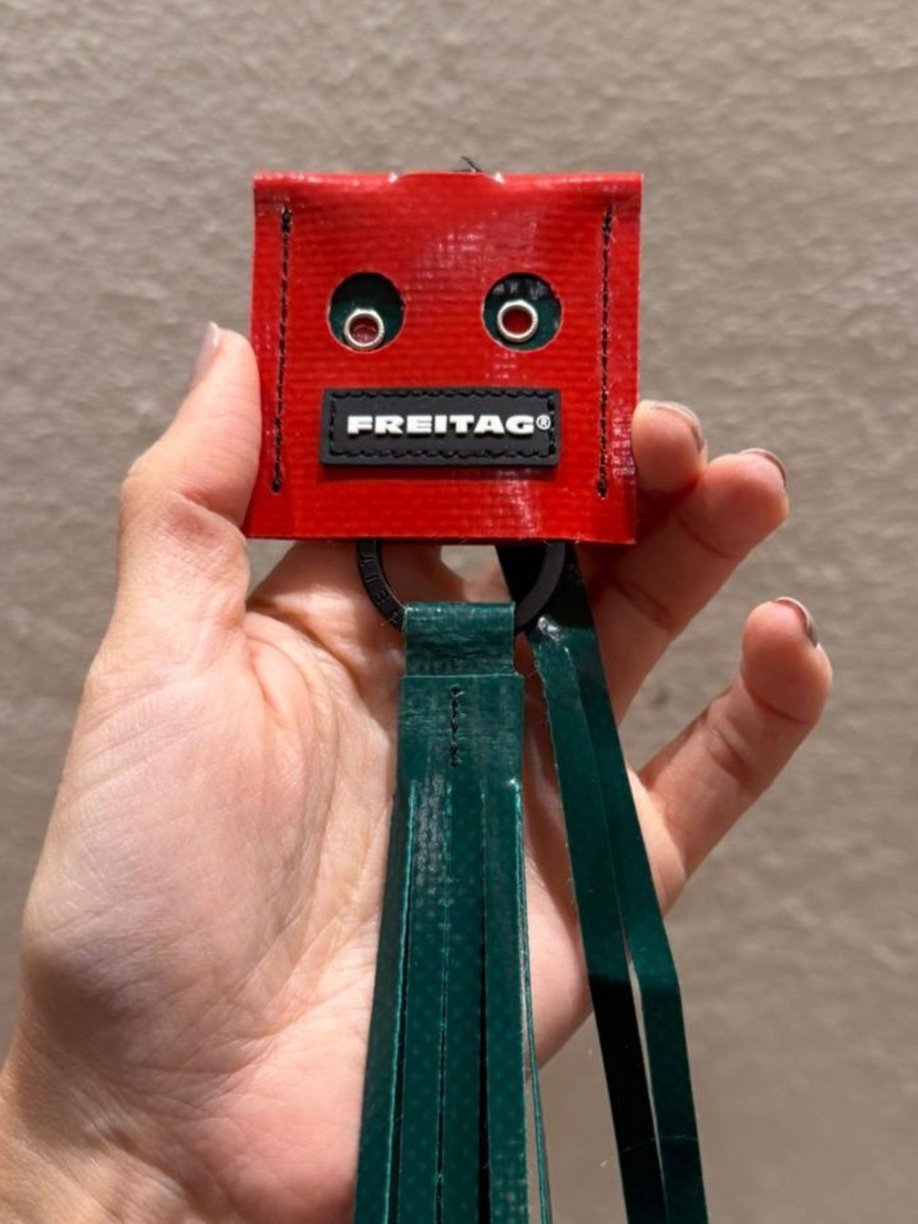 Charm & Key Holder F212 Face Red/Green | Freitag