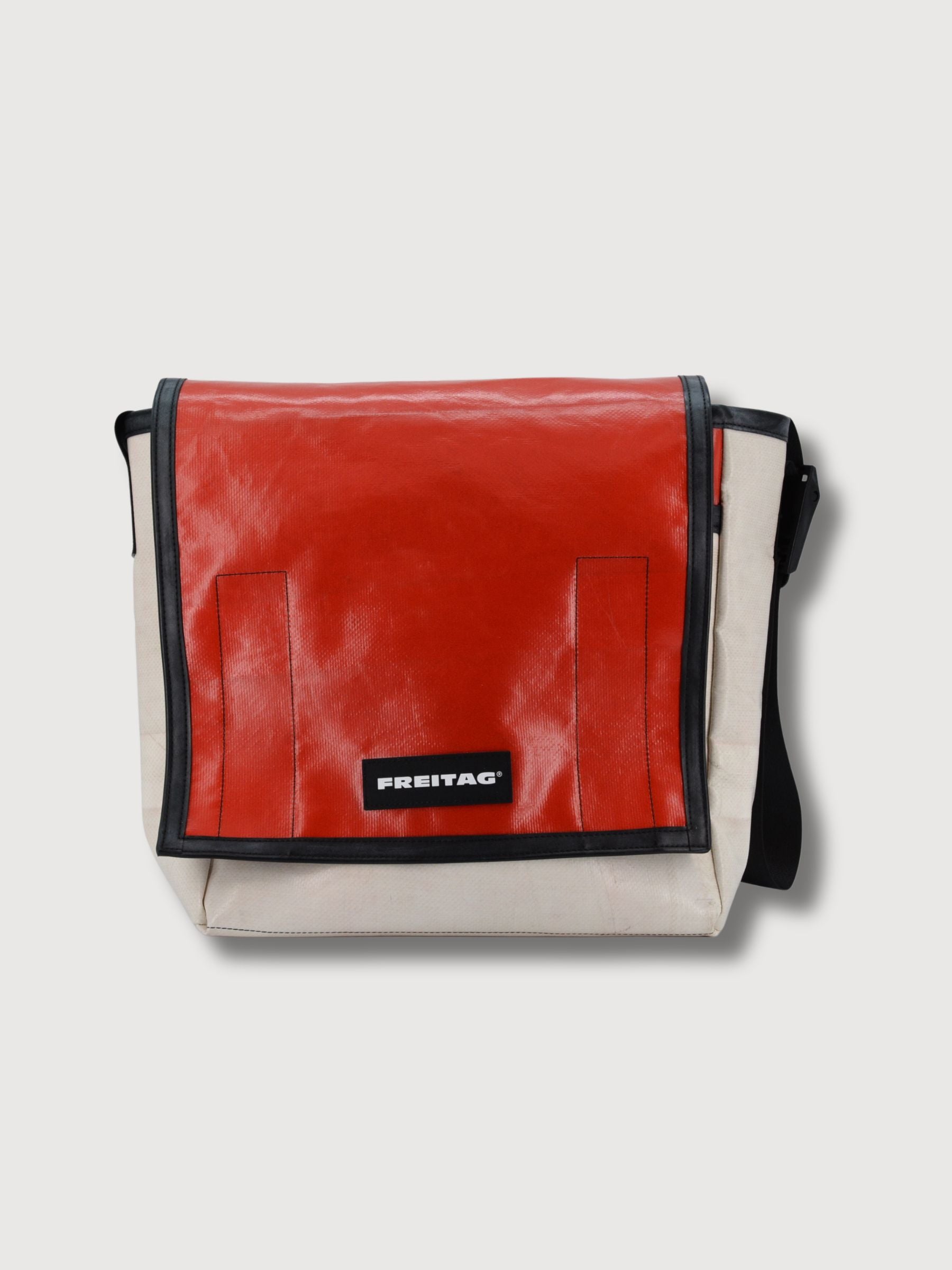 F21 Night Club White/Red Bag In Used Truck Tarps | Freitag