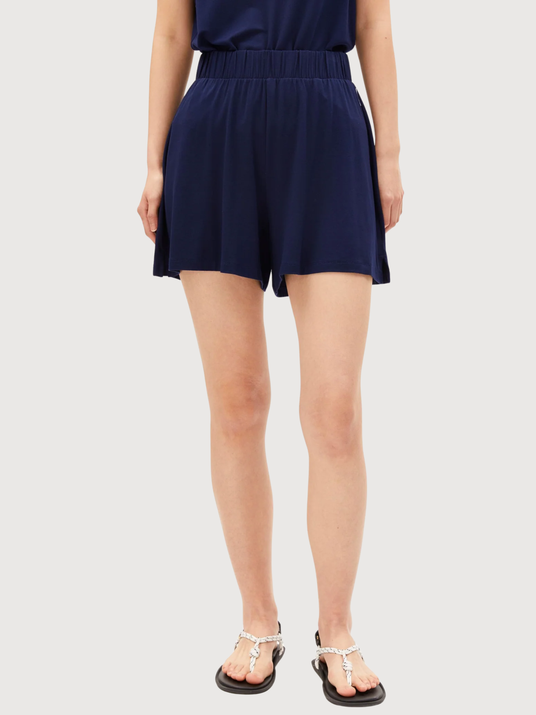 Pantaloncini in jersey a vestibilità comoda, blu scuro con riflessi | Armedangels
