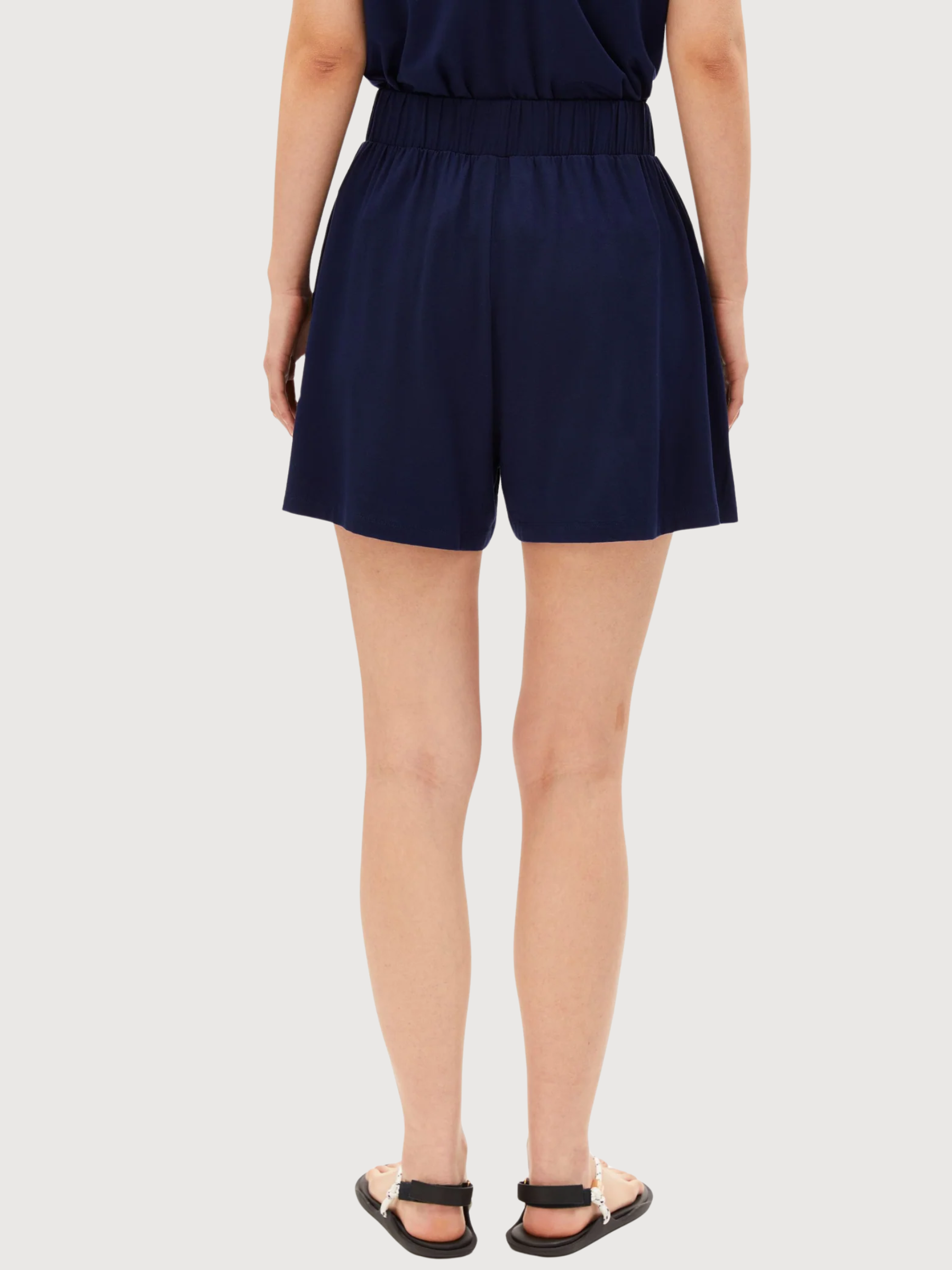 Pantaloncini in jersey a vestibilità comoda, blu scuro con riflessi | Armedangels