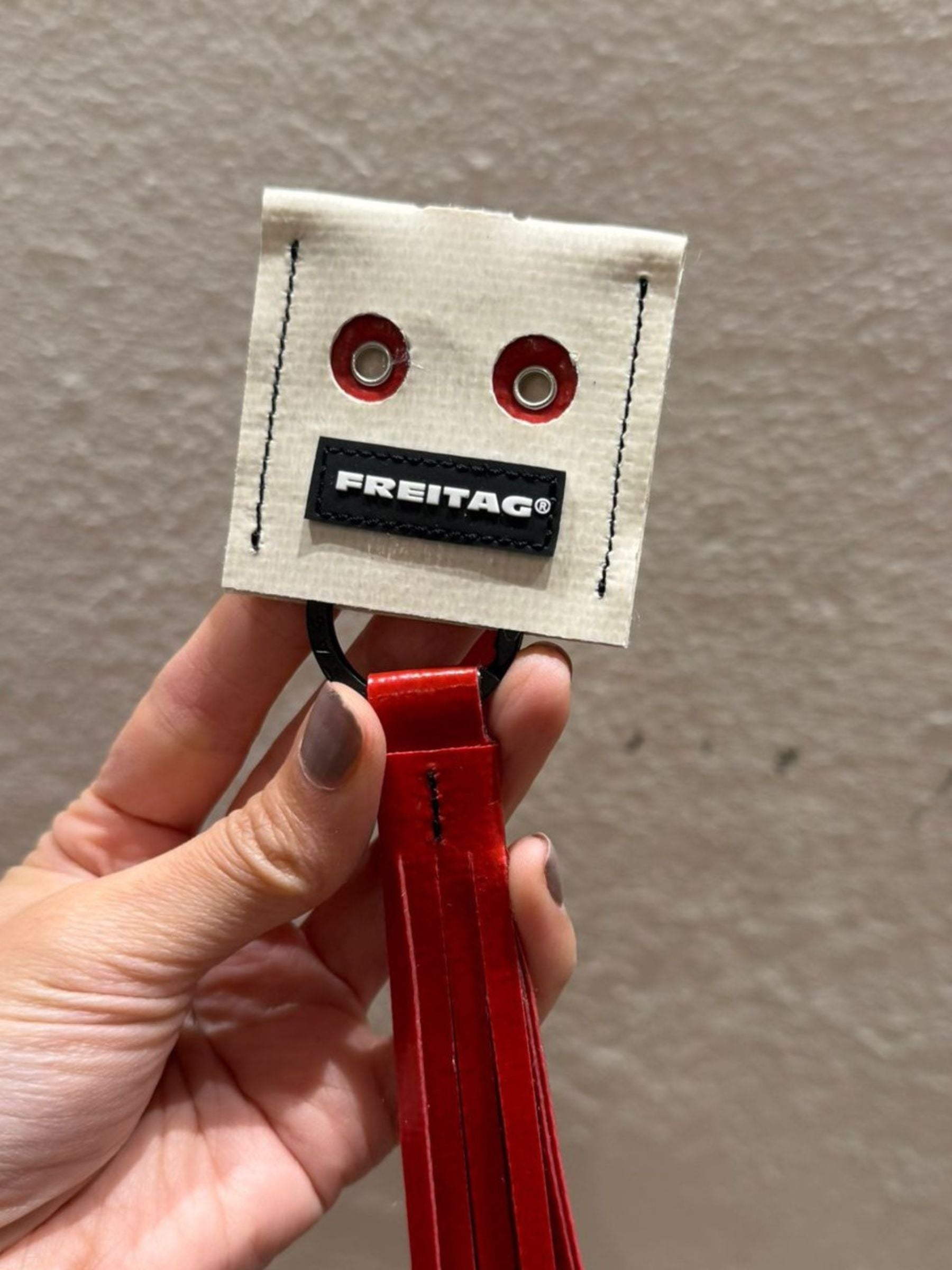 Charm & Key Holder F212 Face Red/White | Freitag