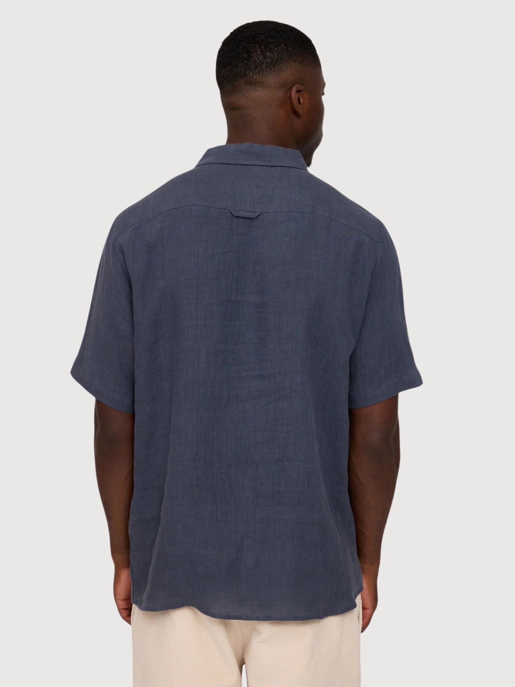 Camicia da uomo a maniche corte in lino blu inchiostro | Mazine
