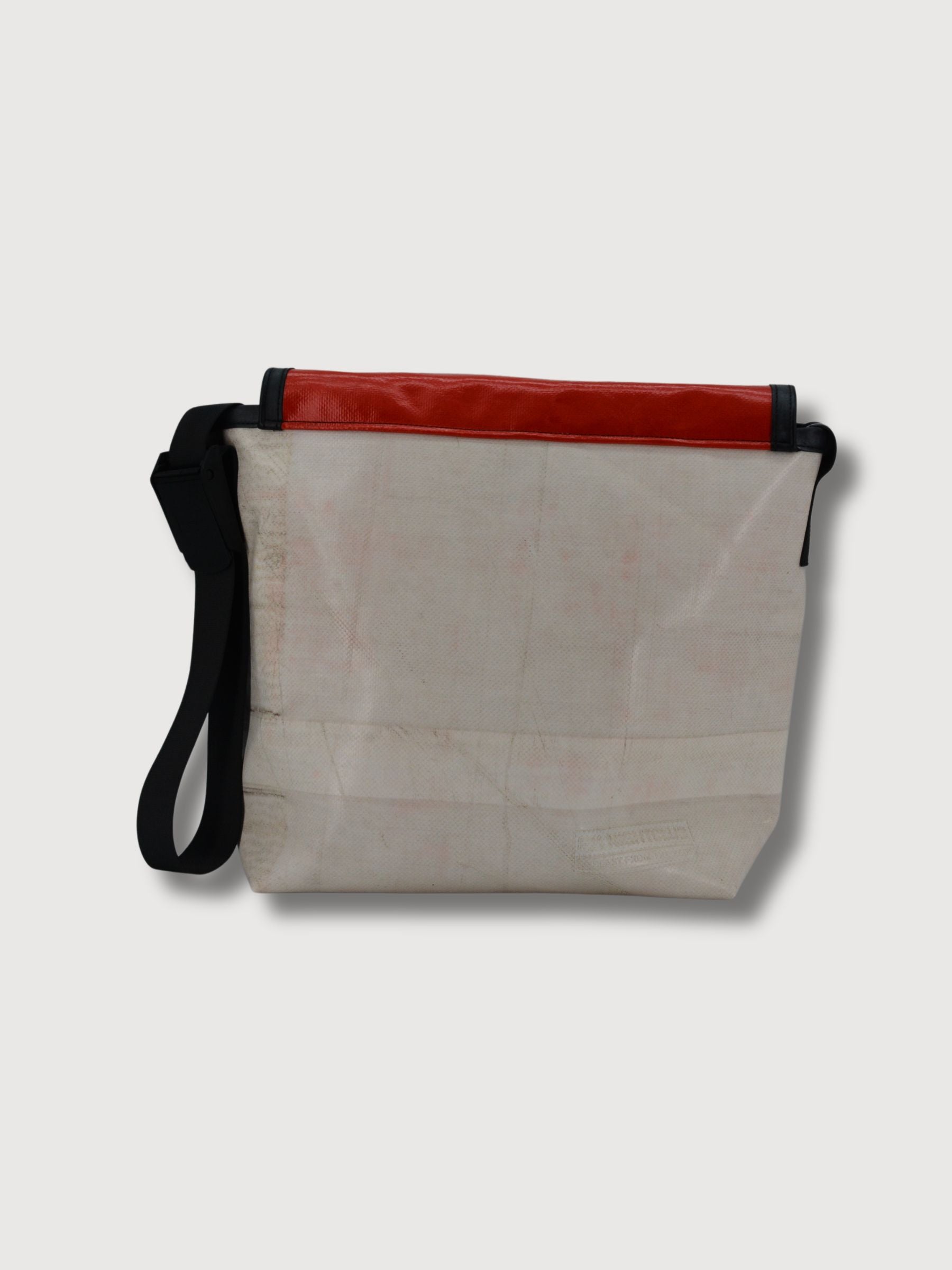 F21 Night Club White/Red Bag In Used Truck Tarps | Freitag