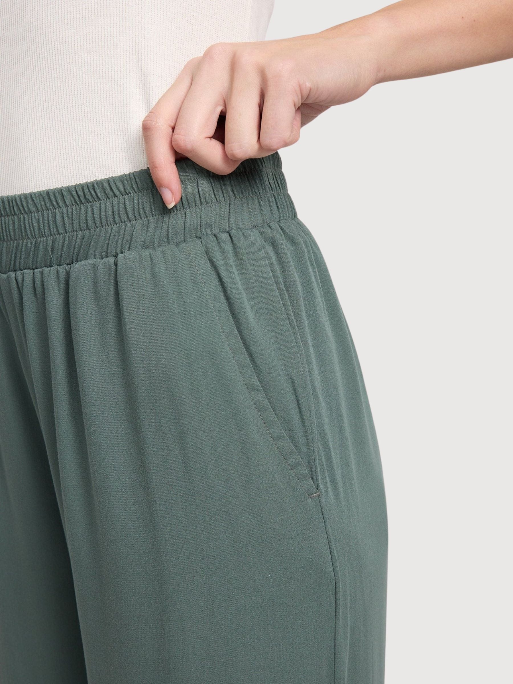 Pantaloni a gamba larga in viscosa da donna | Mazine