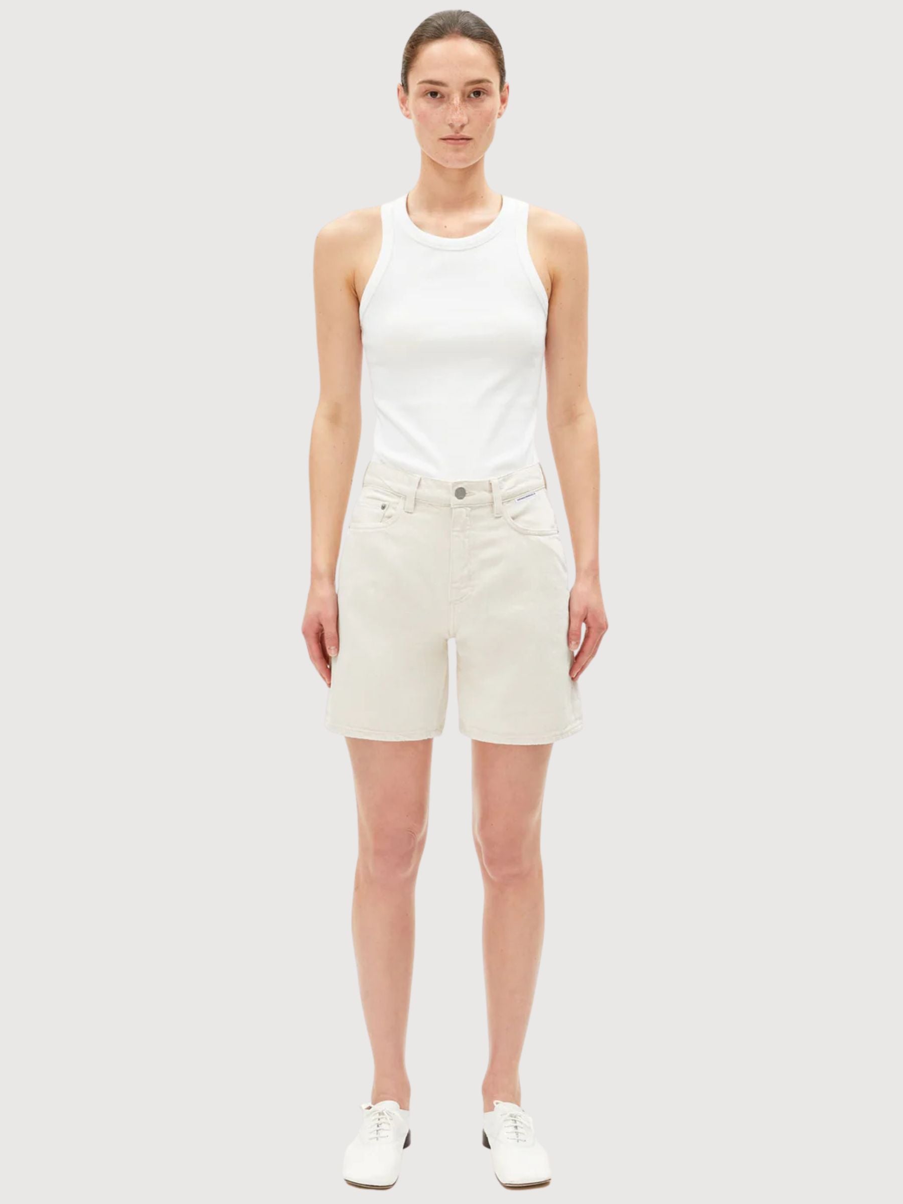 Shorts di jeans Sheaari tinti senza coloranti da donna | ARMEDANGELS