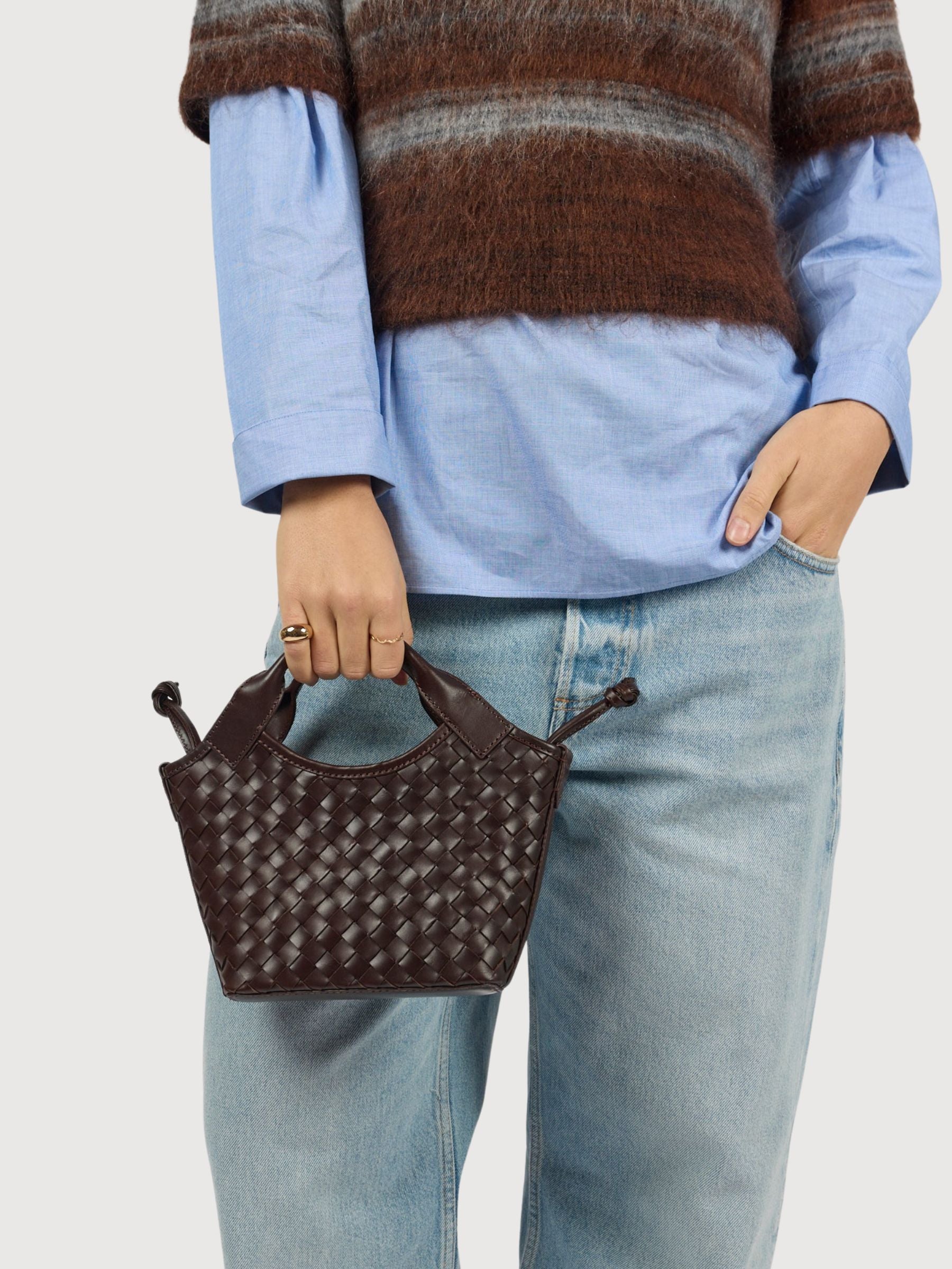 Mara Mini – Geflochtene Schokoladen-Ledertasche | O My Bag