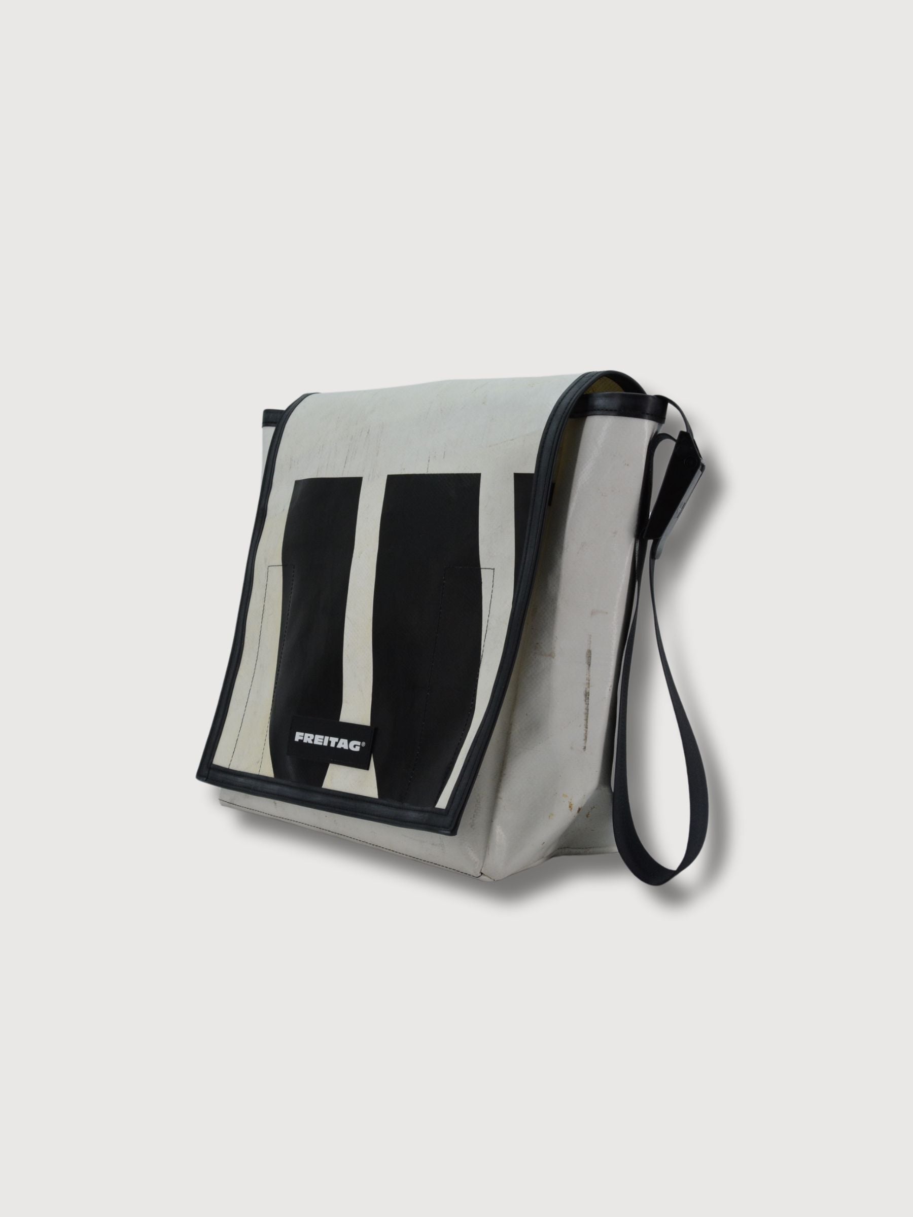 F21 Night Club White/Black Bag In Used Truck Tarps | Freitag