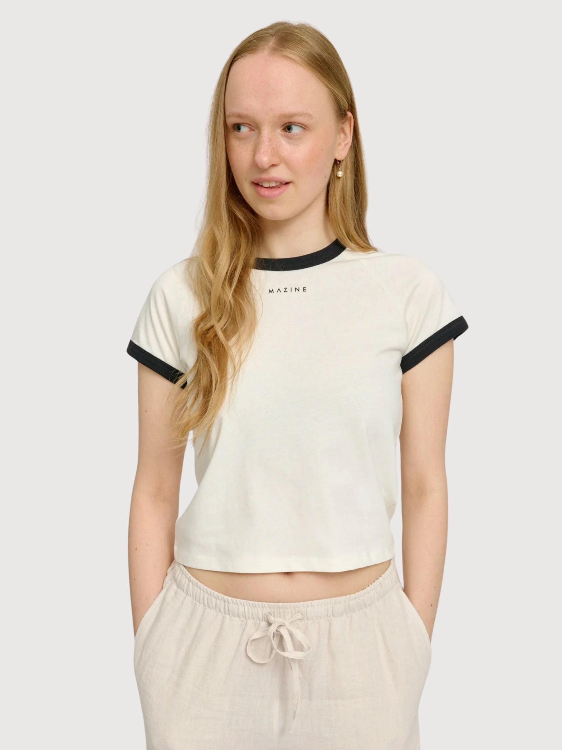 T-shirt da donna con bordi a contrasto color bianco sporco | Mazine