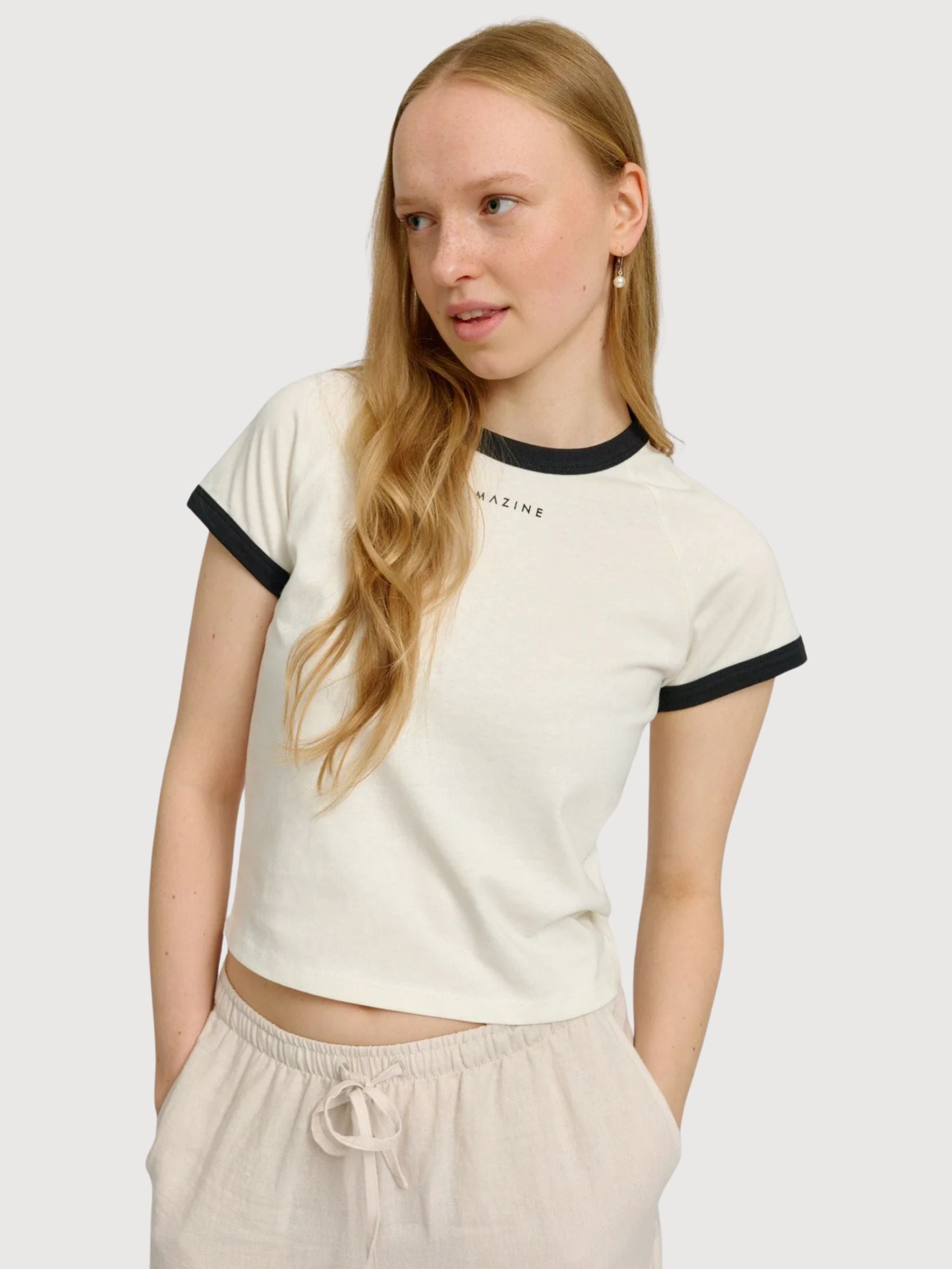 T-shirt da donna con bordi a contrasto color bianco sporco | Mazine