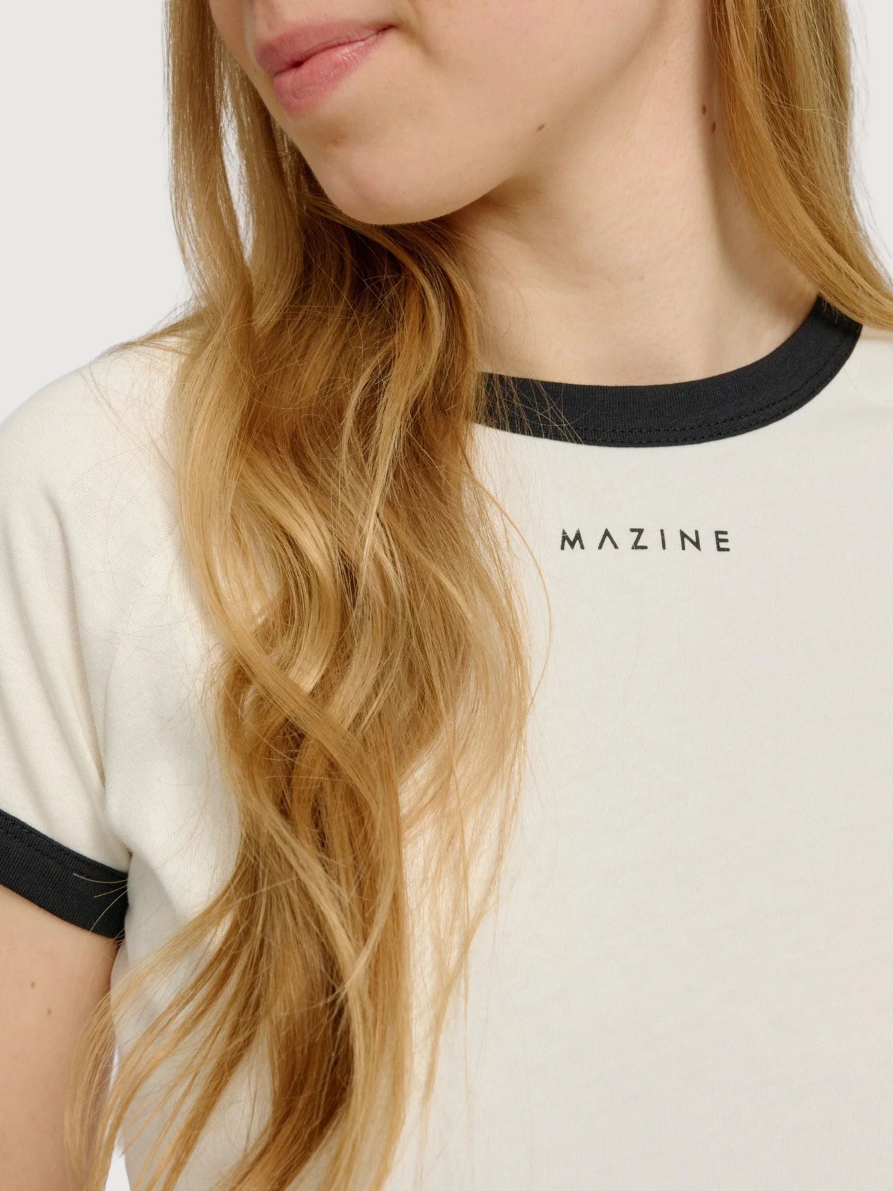 T-shirt da donna con bordi a contrasto color bianco sporco | Mazine