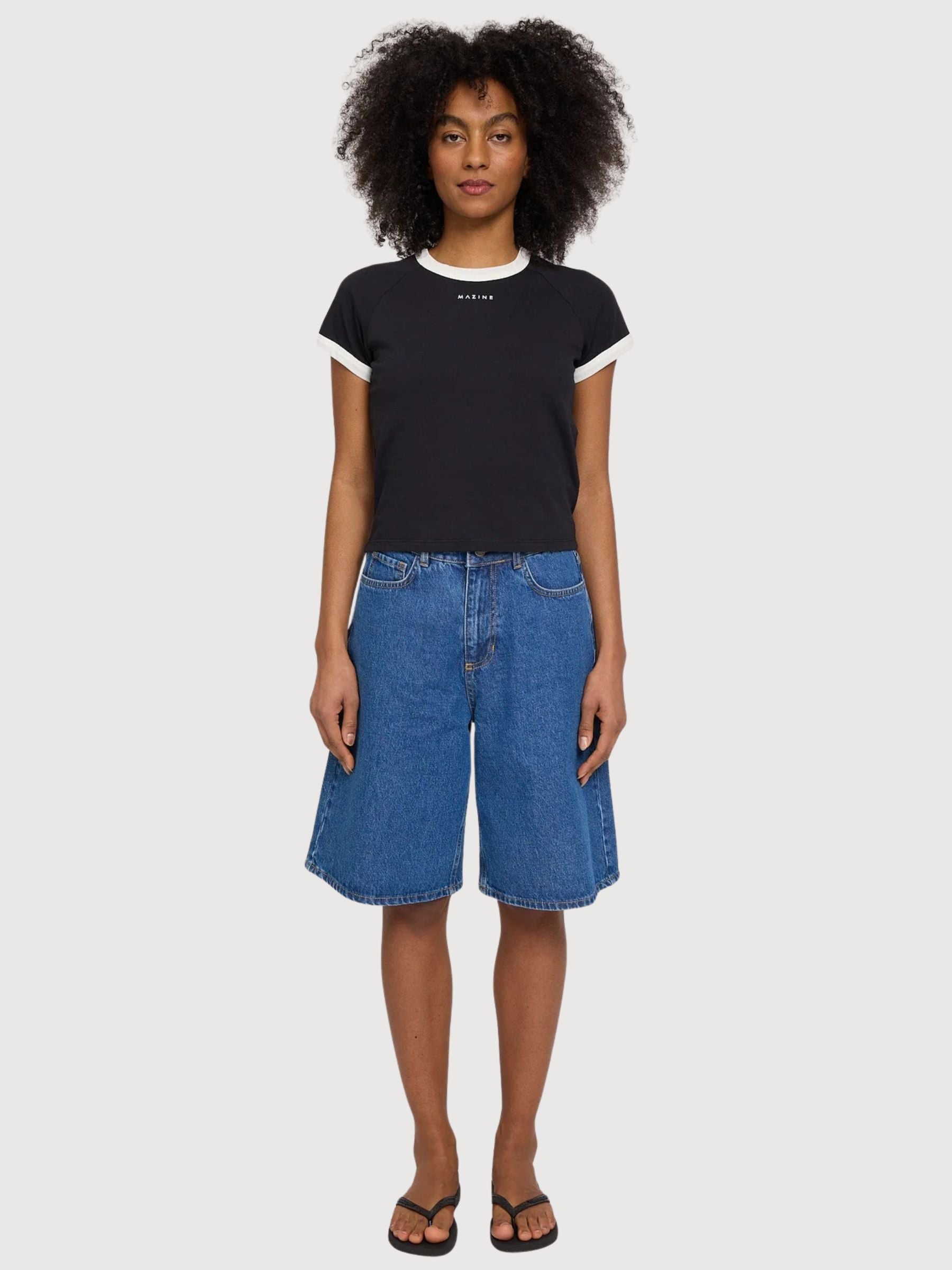 T-shirt da donna nera con bordi a contrasto | MAZINE