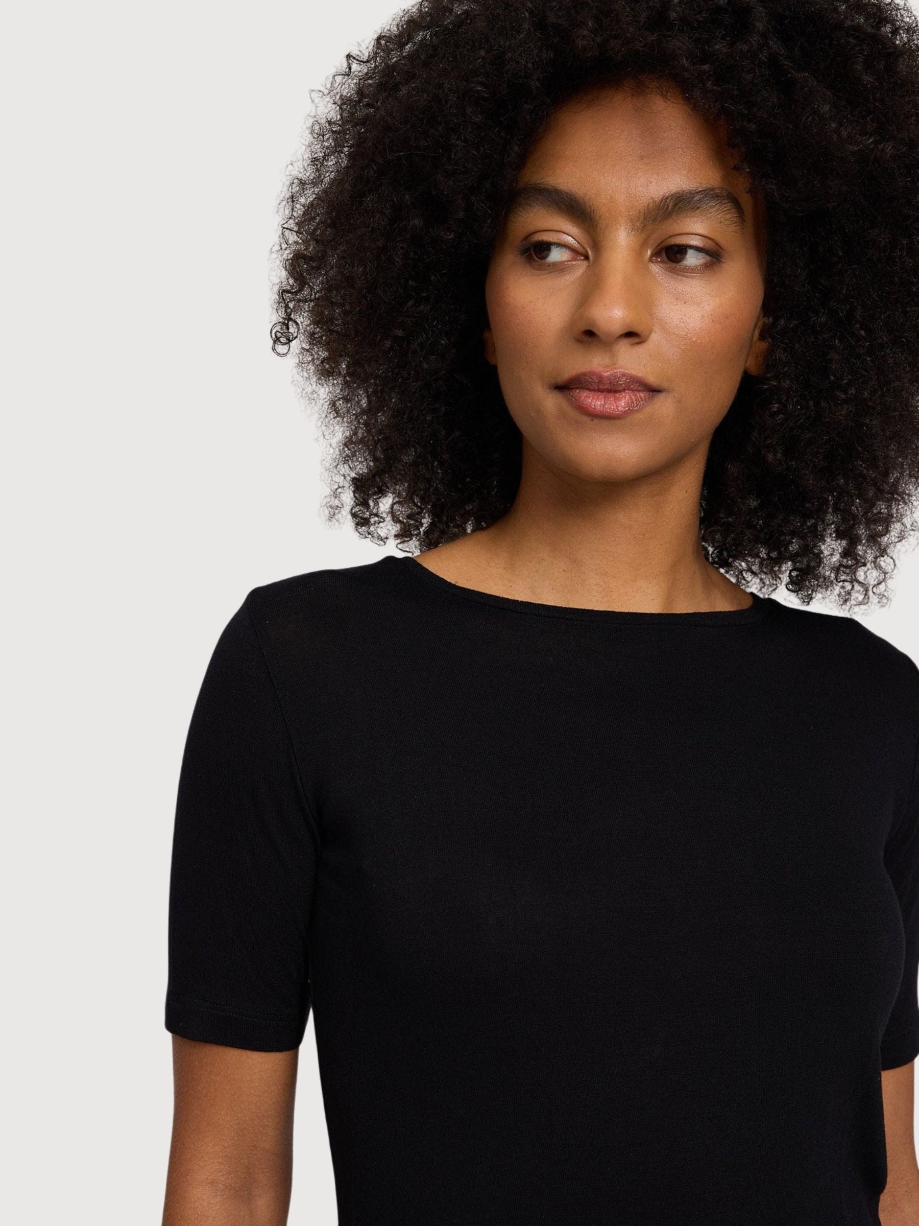 T-shirt da donna trasparente in viscosa nera | Mazine