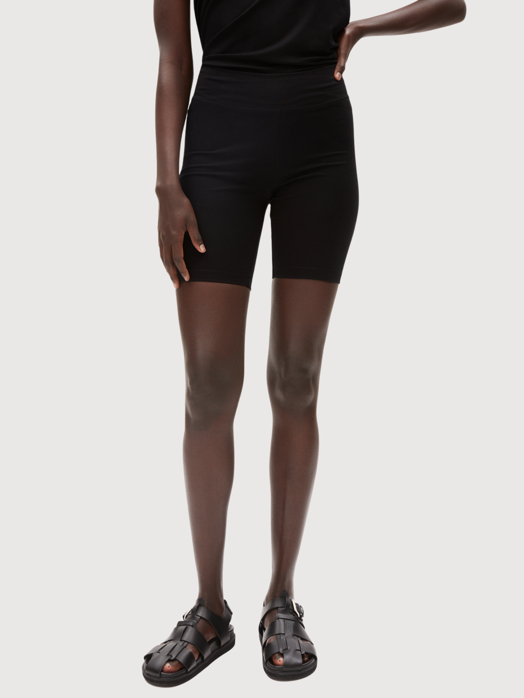 Nedaa Litaa Schwarz Damen Shorts | Armedangels