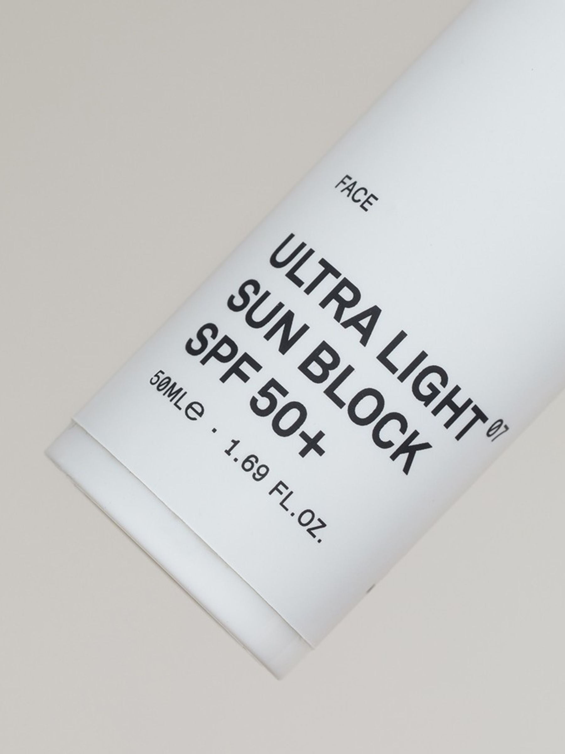 Ultra Light Sun Block Spf50+ 50 ml | Team Dr. Joseph