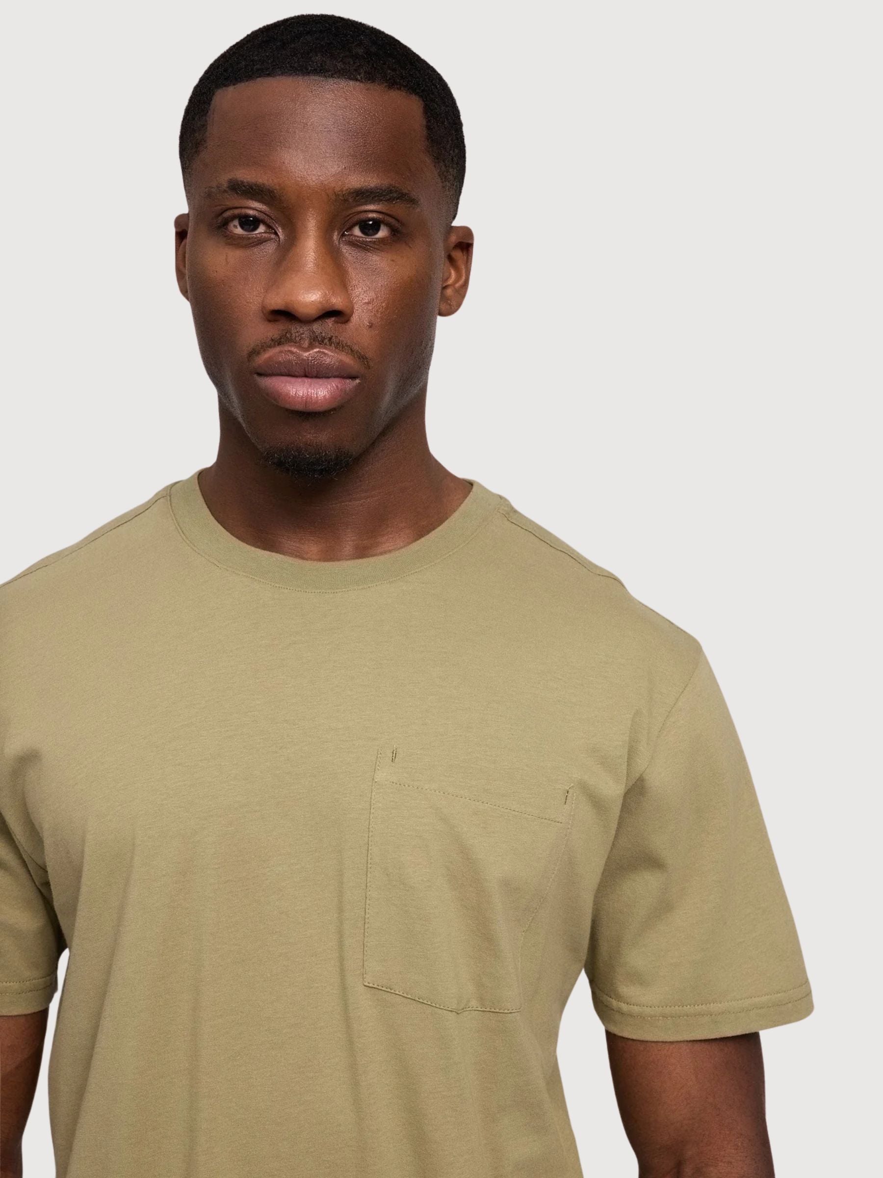 T-shirt da uomo con taschino sul petto, Olive Gots Cotton | Mazine