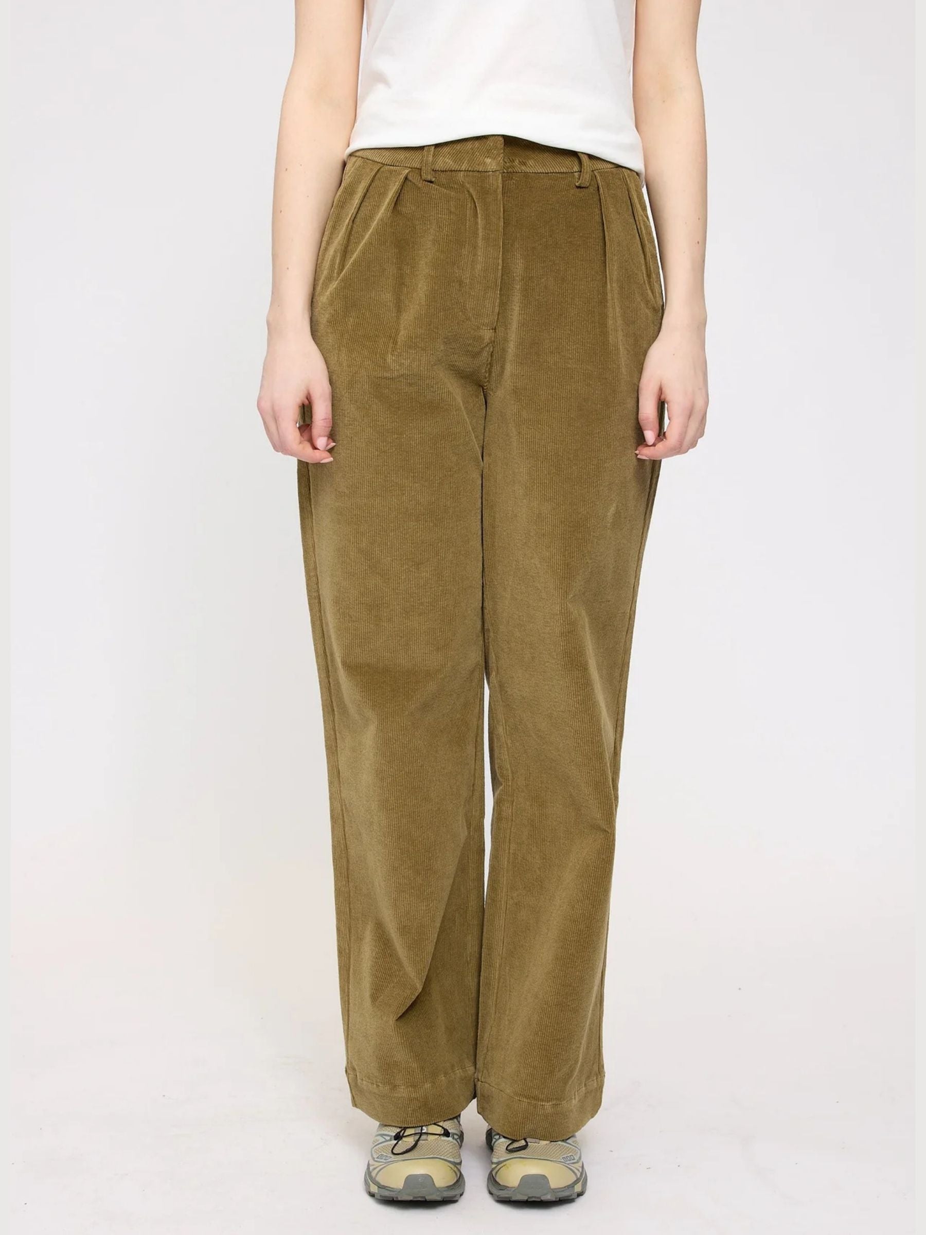 Trouser Pleated Corduroy LightGreen Woman | Mazine