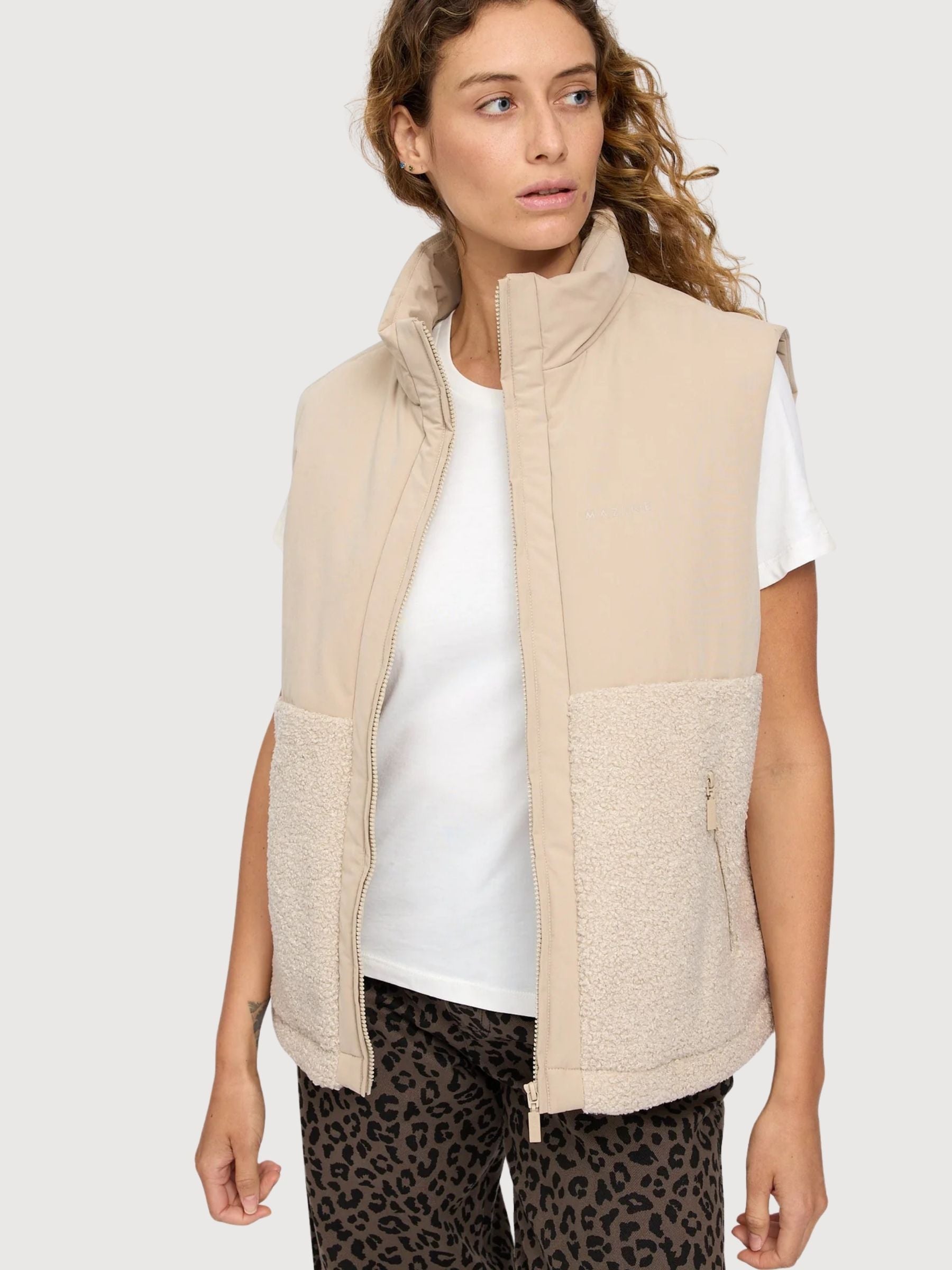 Gilet in tessuto beige con stampa leopardata | Mazine