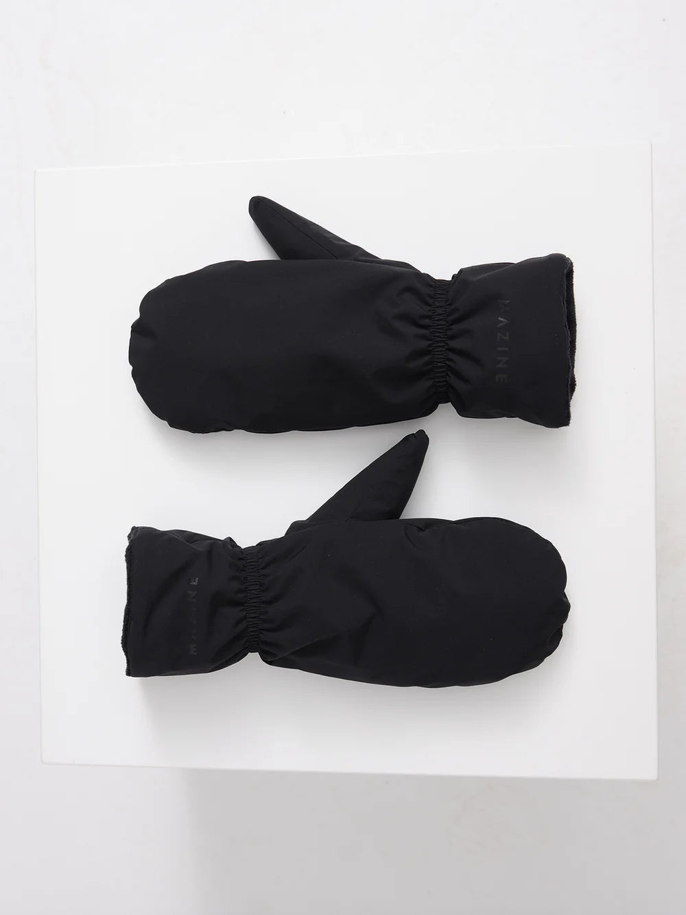Padded Mittens Black | MAZINE