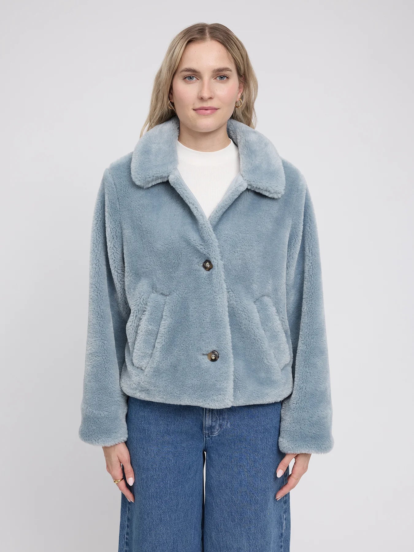 Jacke mit Knopfleiste und Webpelz Eisblau Damen | MAZINE