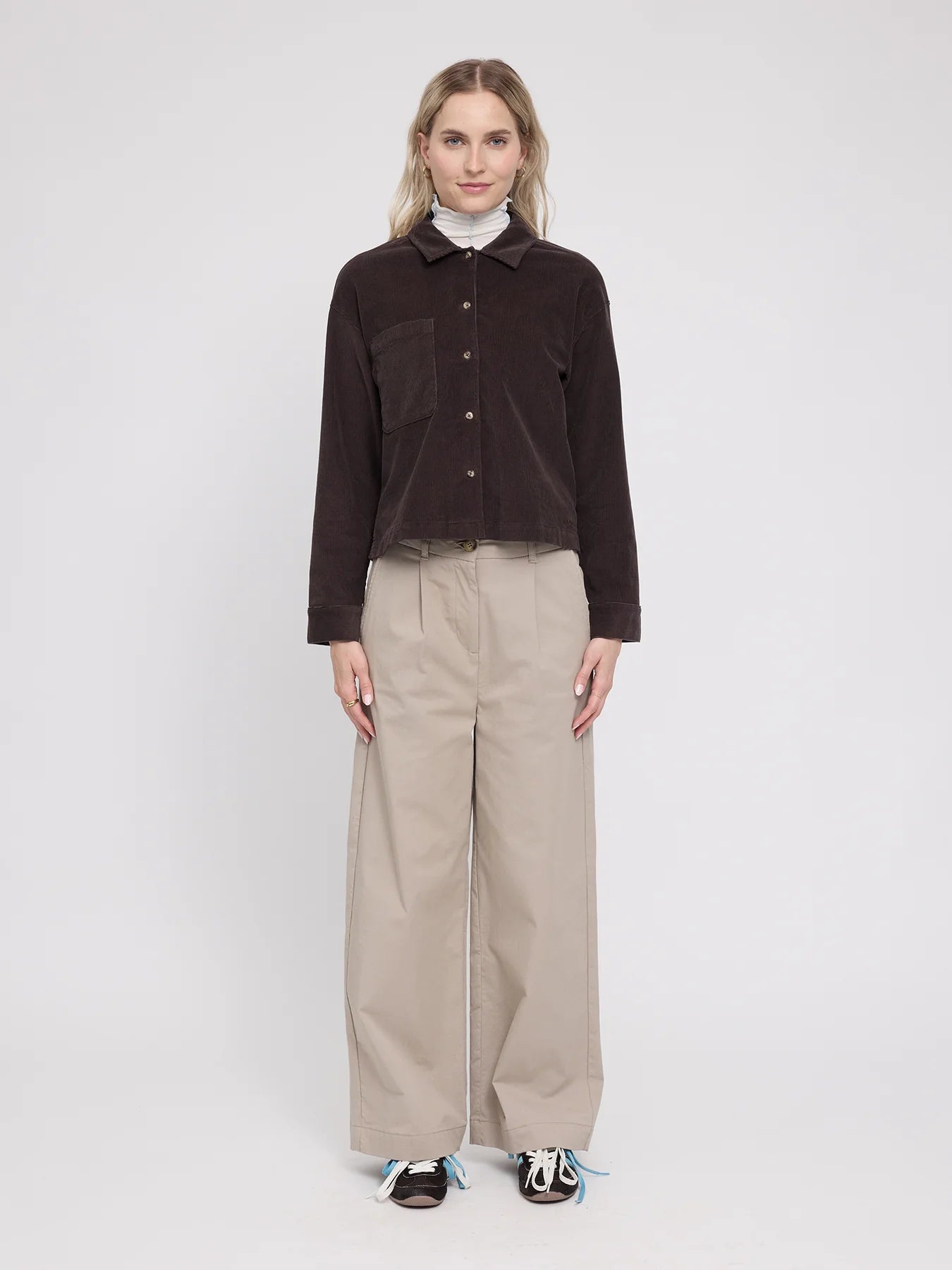 Camicia con Taschino in Velluto a Coste Cioccolato Fondente Donna | MAZINE
