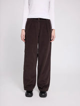 Pantaloni a pieghe in velluto a coste color cioccolato fondente | MAZINE