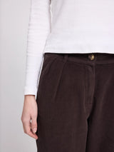 Pantaloni a pieghe in velluto a coste color cioccolato fondente | MAZINE