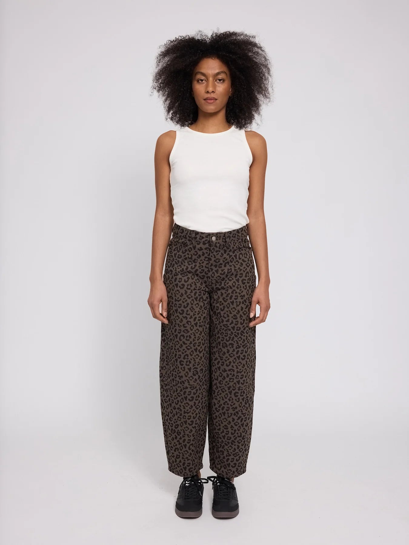 Jeans mit Barrel-Leg-Schnitt, bedruckt, Schokolade, aus Baumwolle | MAZINE