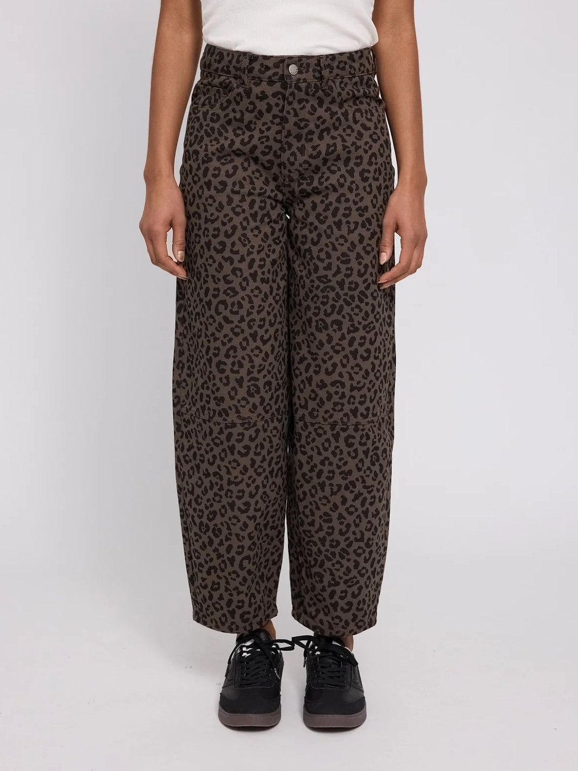 MAZINE printed barrel leg jeans in chocolate brown cotton with a stylish all-over print, casual and comfortable denim pants.