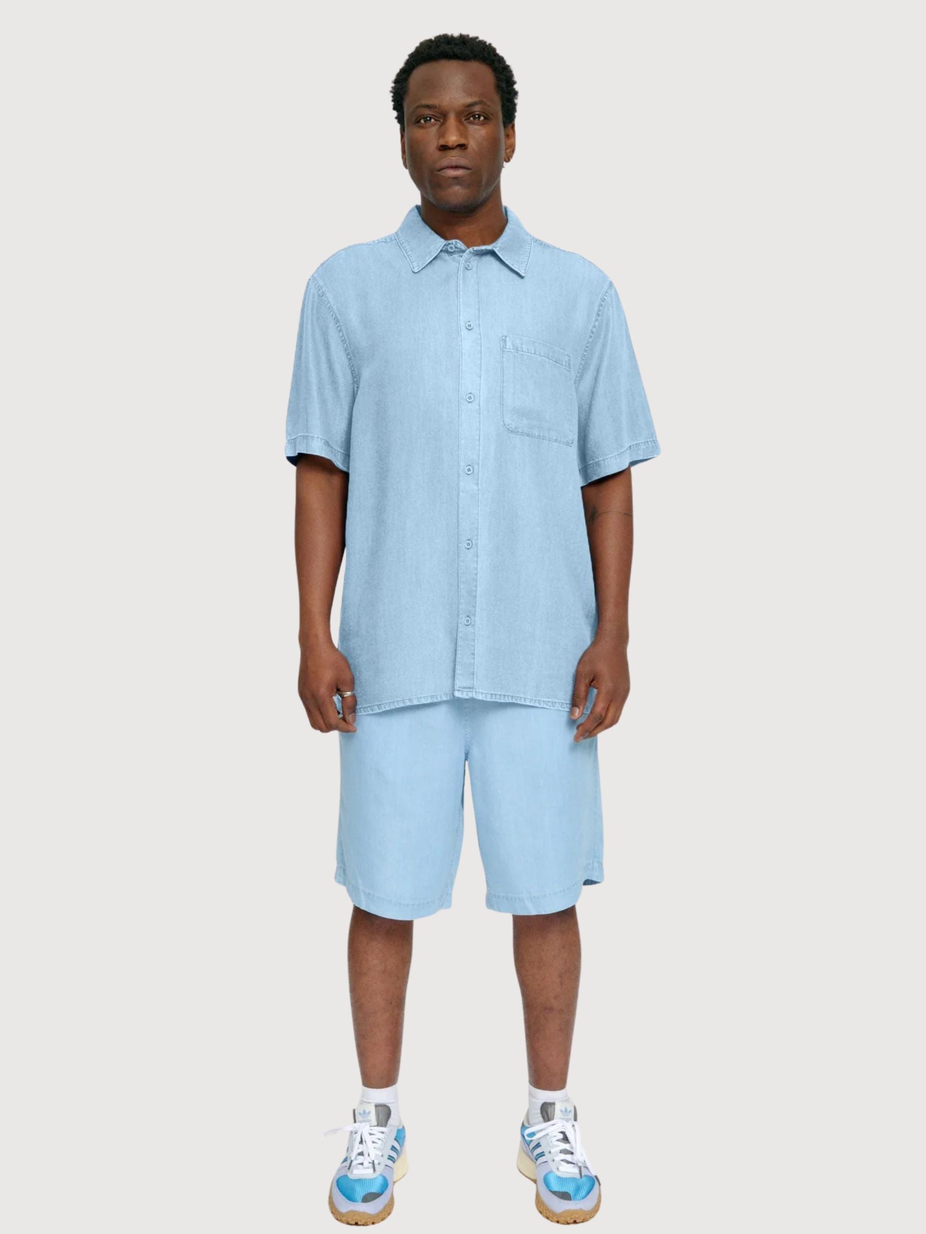 Camicia a maniche corte in denim da uomo, azzurro chiaro | Mazine