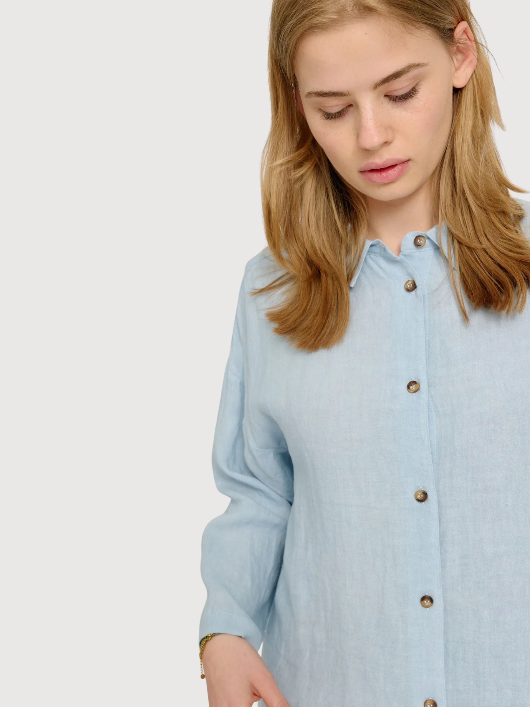Camicia da donna a maniche a 3/4 in lino, blu pastello | Mazine