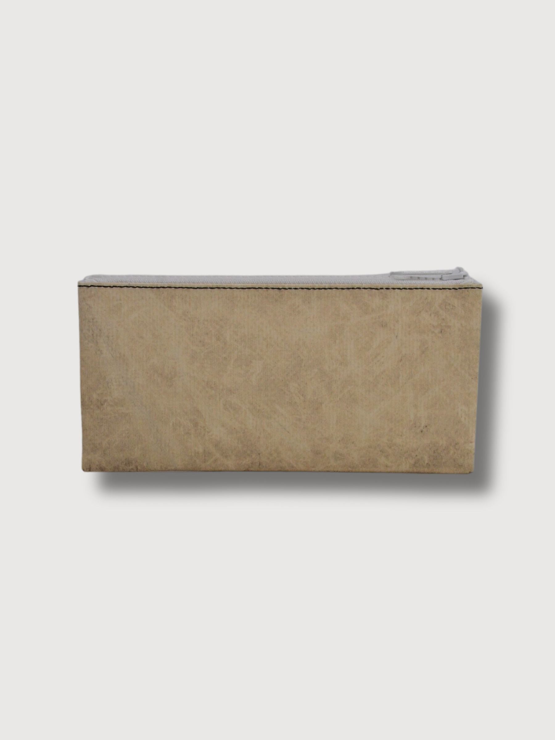 Pouch F06 Serena beige in teli per camion usati | Freitag