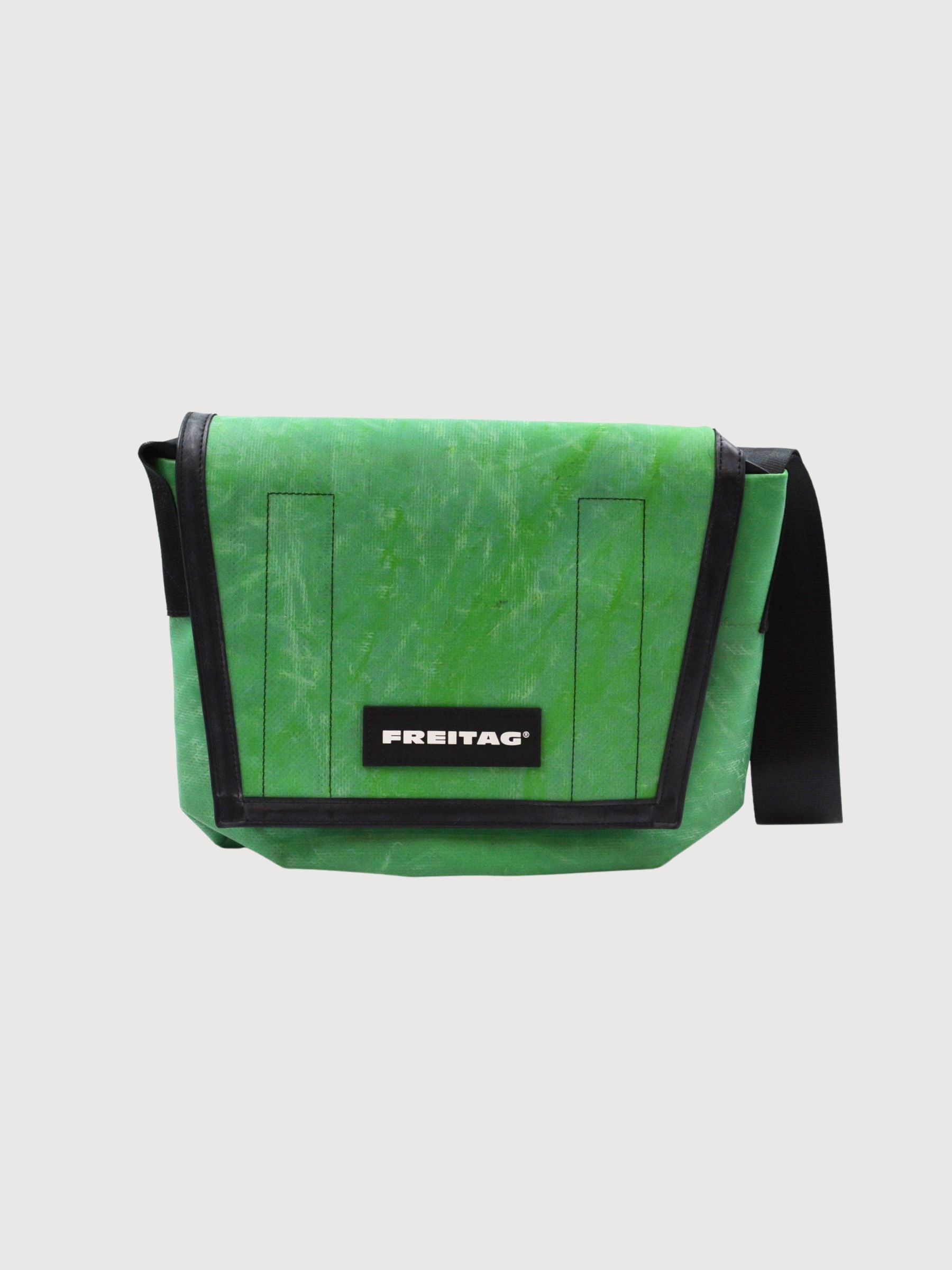 F11 LASSIE Messenger Bag Green | FREITAG
