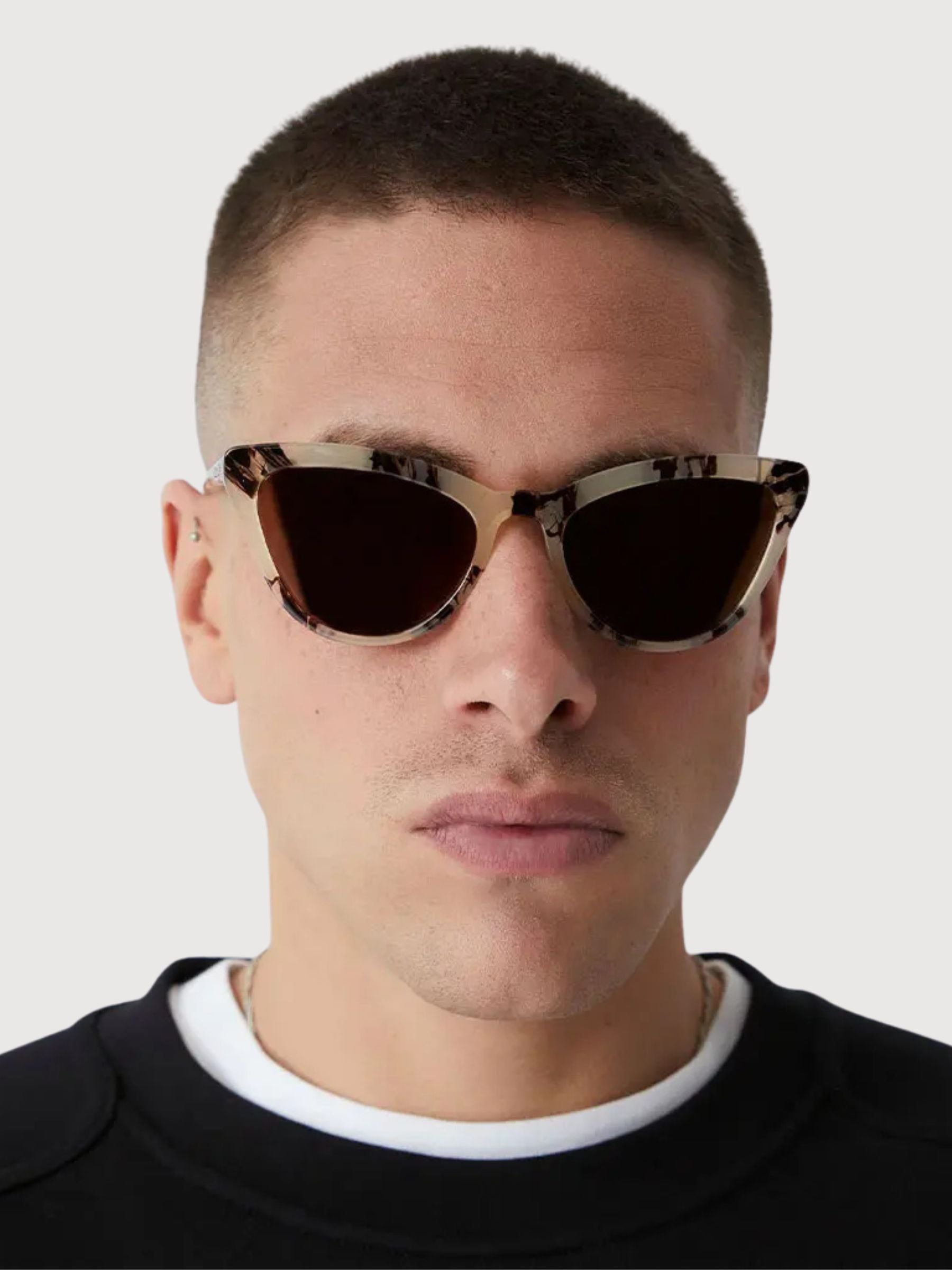 Model wearing Colina Multicolor Unisex sunglasses by Parafina, showcasing a stylish design with eco-friendly materials.