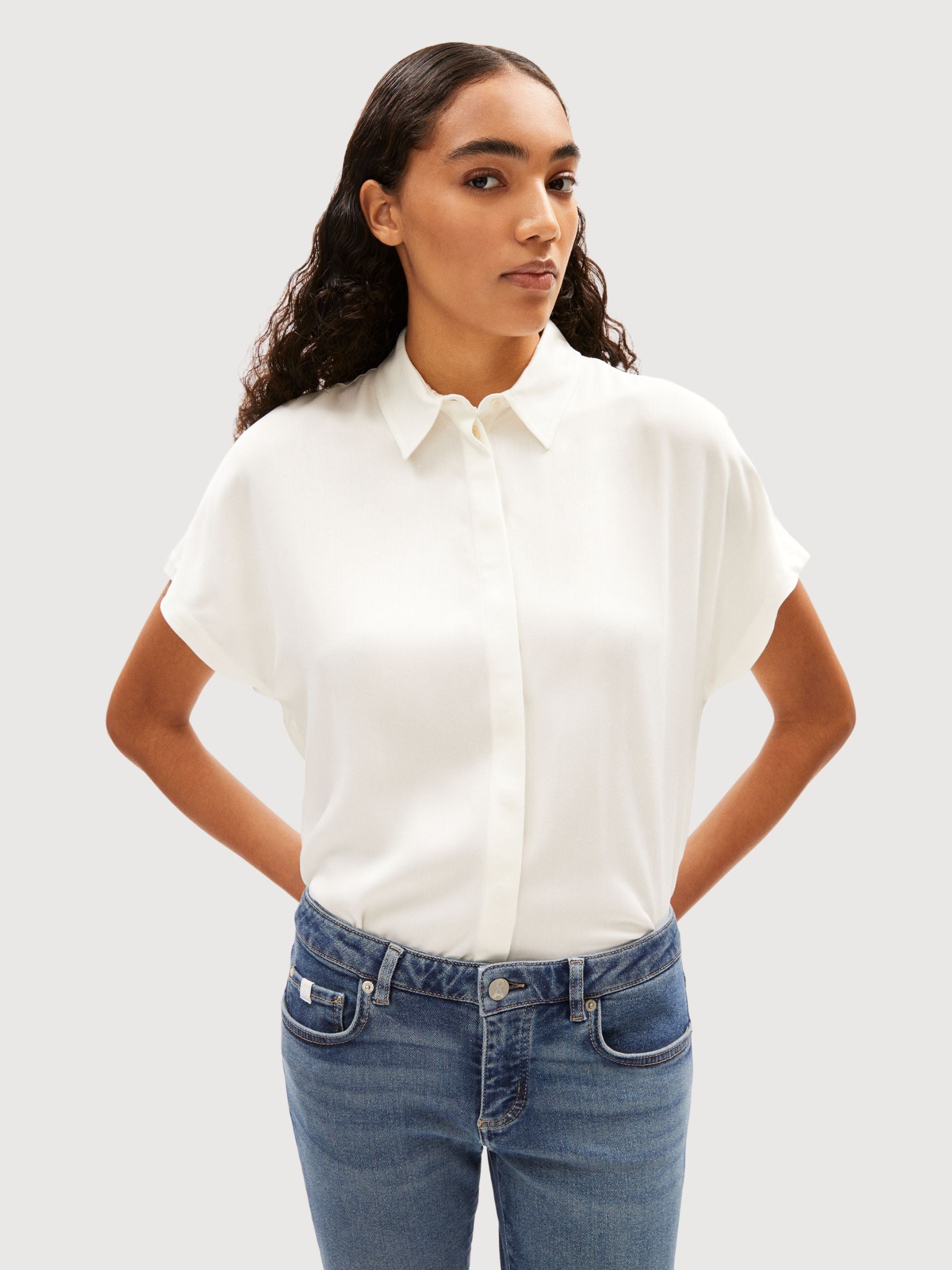 Shirt Larisaana White Lenzing | Armedangels