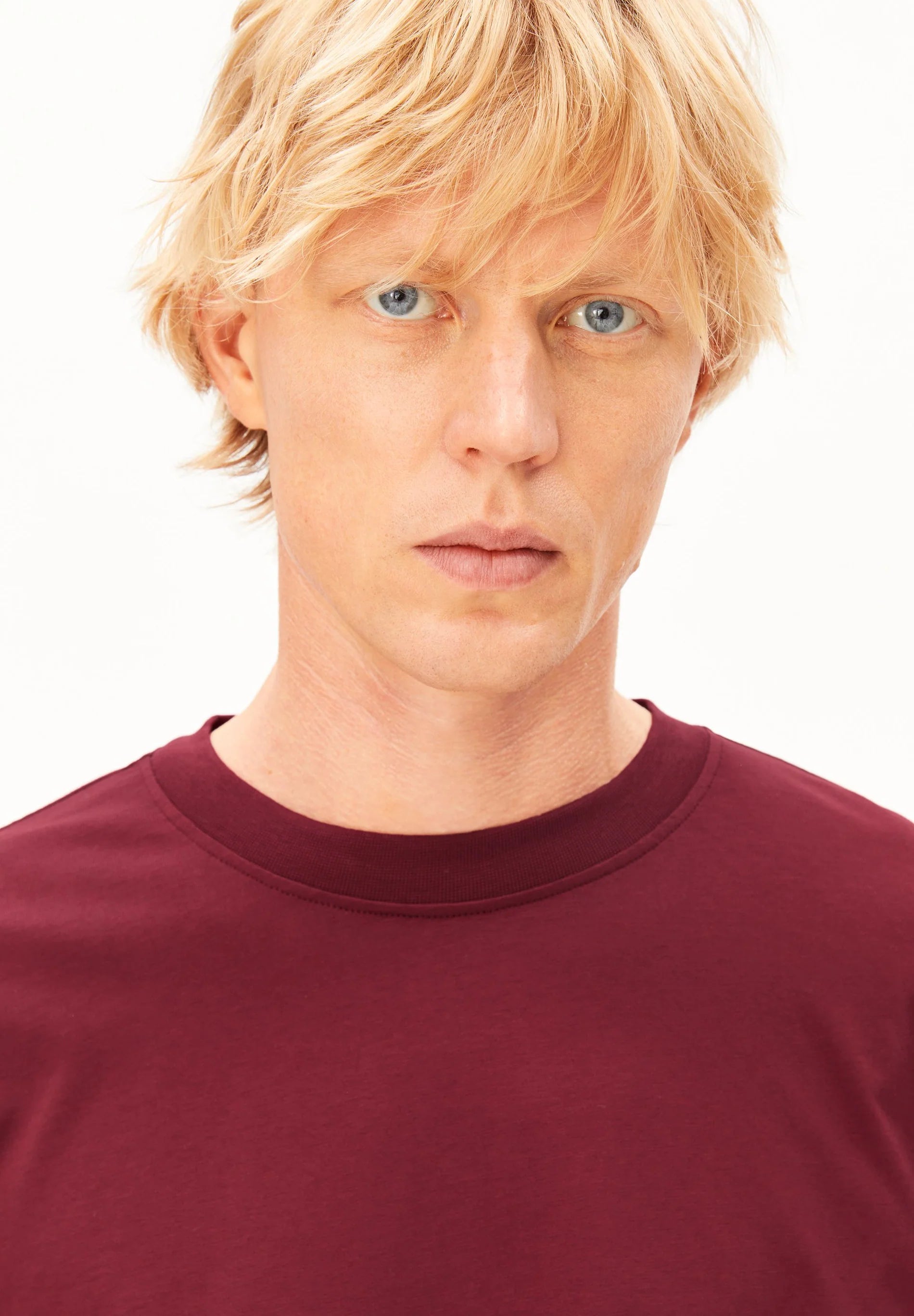 Maarkos Mid Weight T-Shirt Velvet Red | ARMEDANGELS