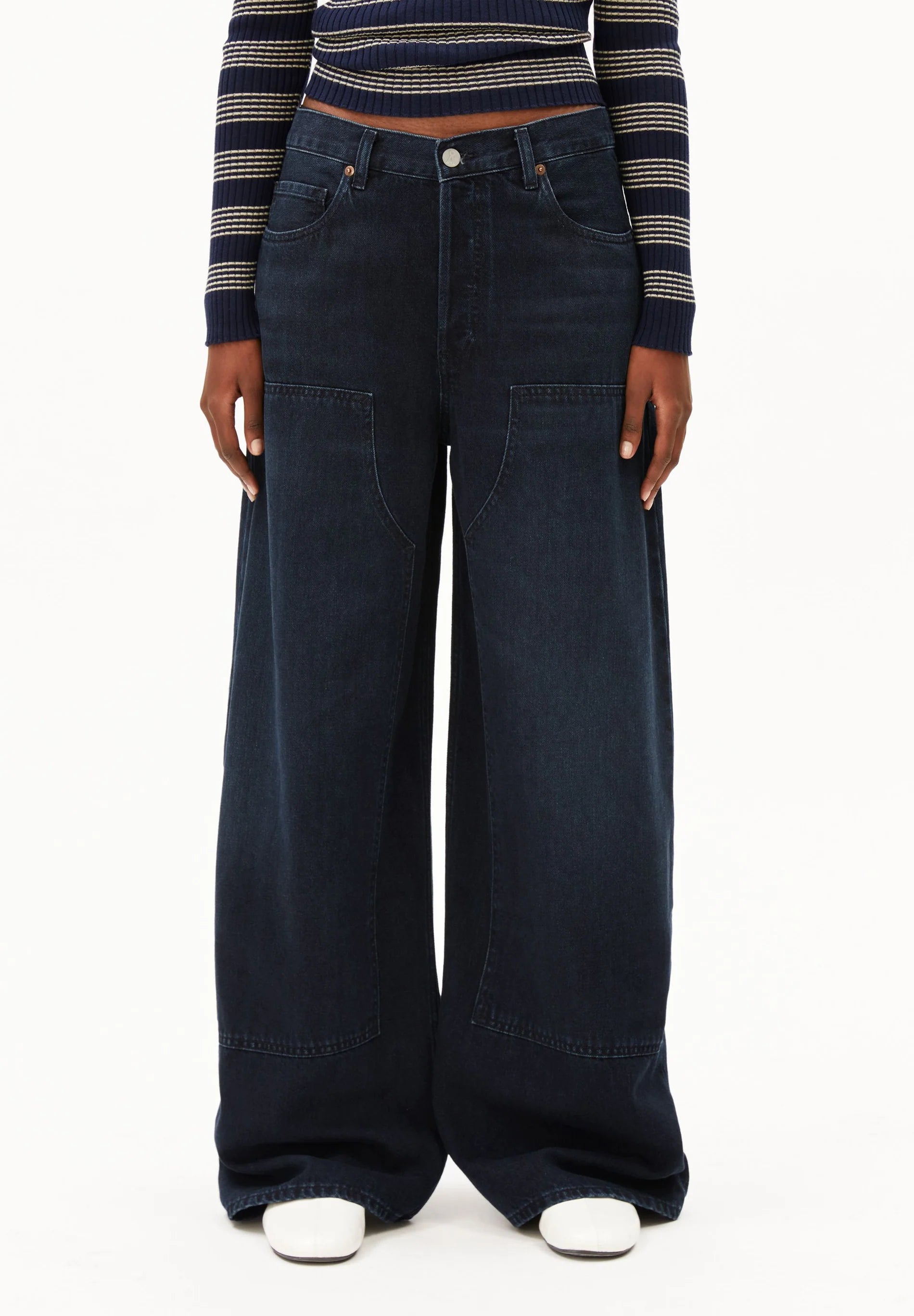 Aalthea Mid Waist Barrel Jean Fluid Ink | ARMEDANGELS