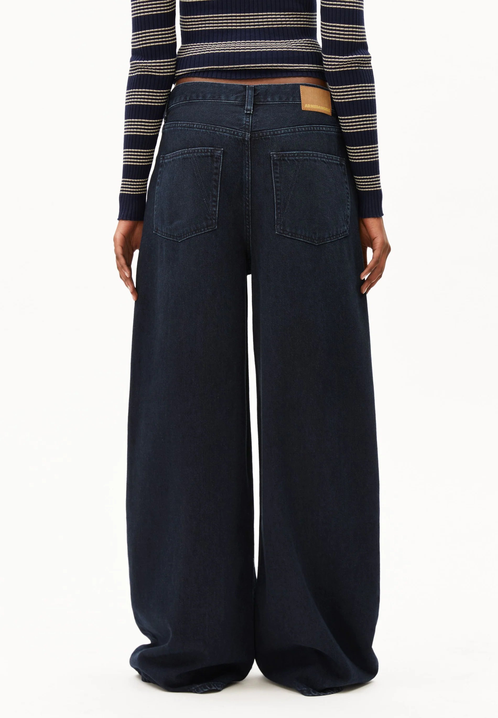 Aalthea Mid Waist Barrel Jean Fluid Ink | ARMEDANGELS