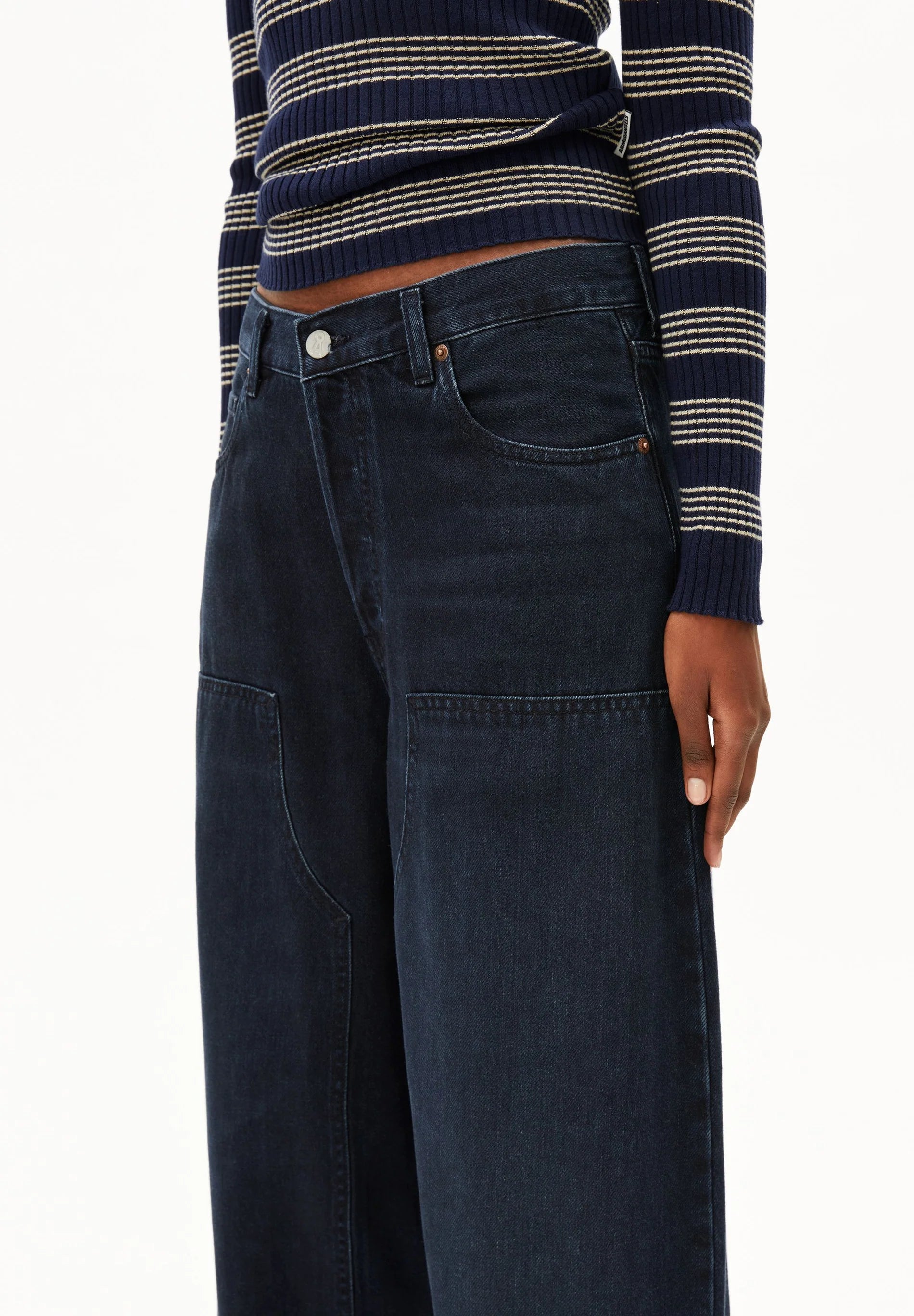 Aalthea Mid Waist Barrel Jean Fluid Ink | ARMEDANGELS